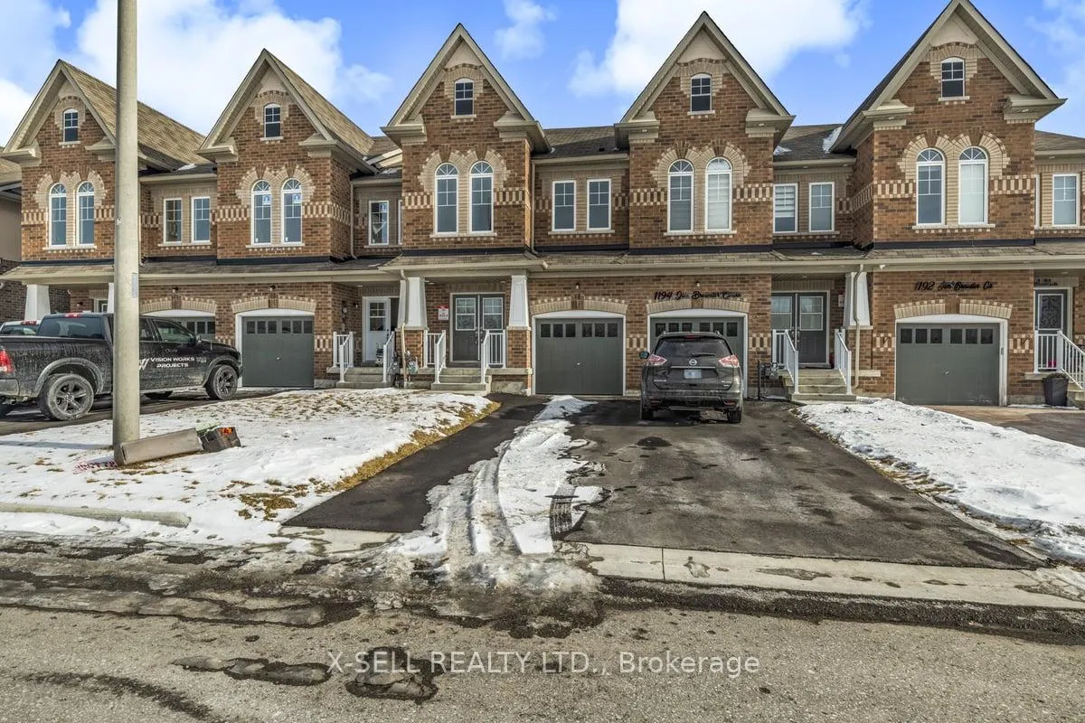Photo 2 of 1196 Jim Brewster Circle, Oshawa, Eastdale — HOMEH