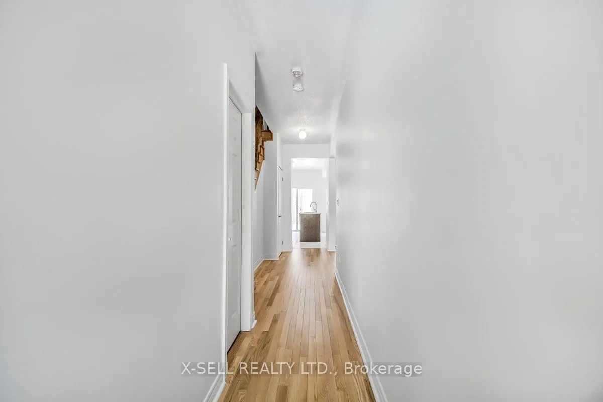 Photo 3 of 1196 Jim Brewster Circle, Oshawa, Eastdale — HOMEH