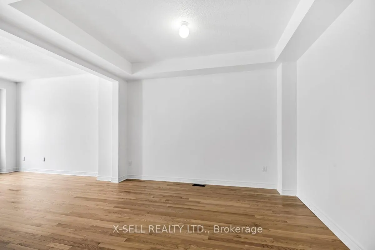 Photo 5 of 1196 Jim Brewster Circle, Oshawa, Eastdale — HOMEH