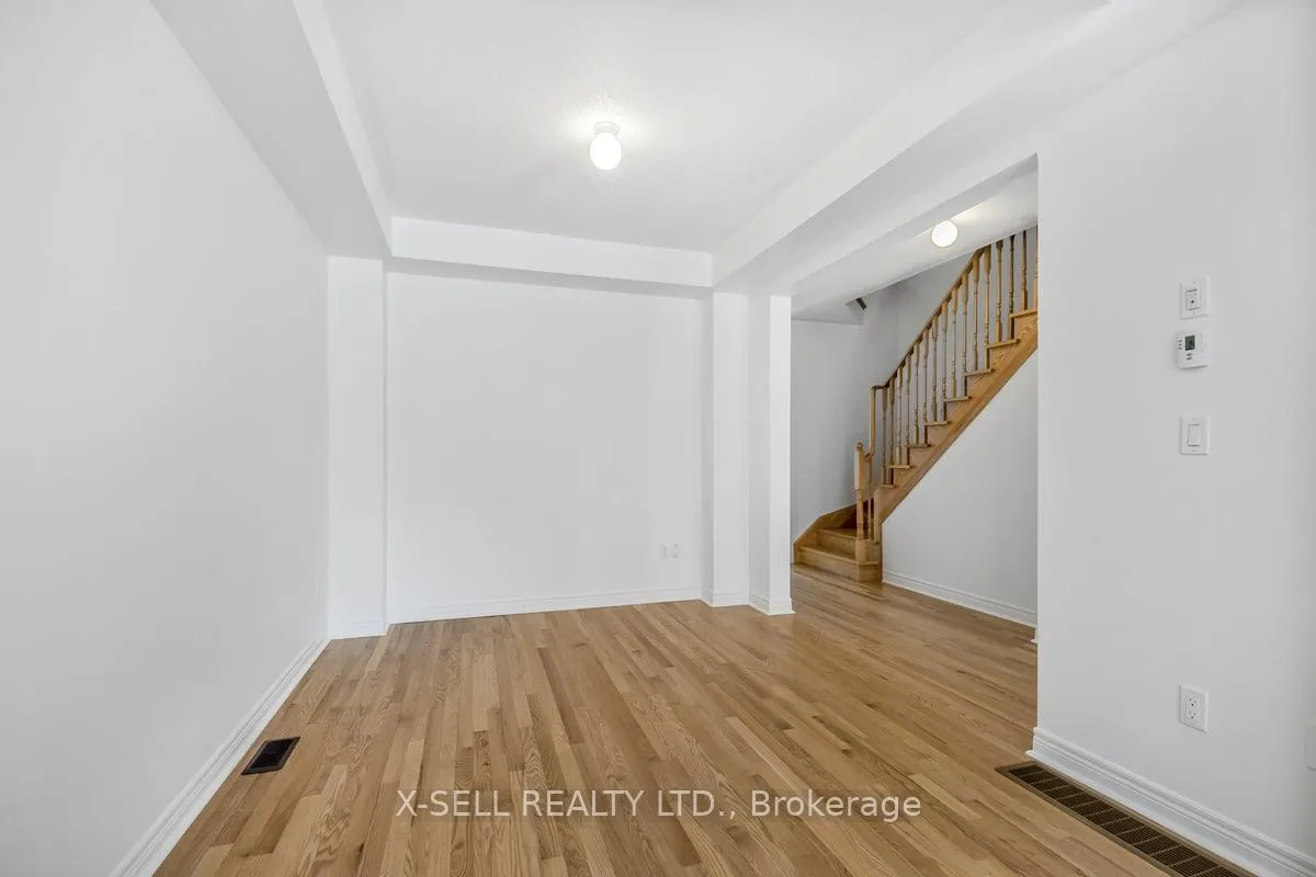Photo 8 of 1196 Jim Brewster Circle, Oshawa, Eastdale — HOMEH