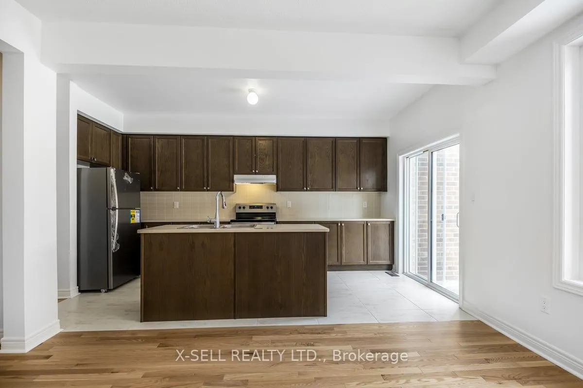Photo 10 of 1196 Jim Brewster Circle, Oshawa, Eastdale — HOMEH