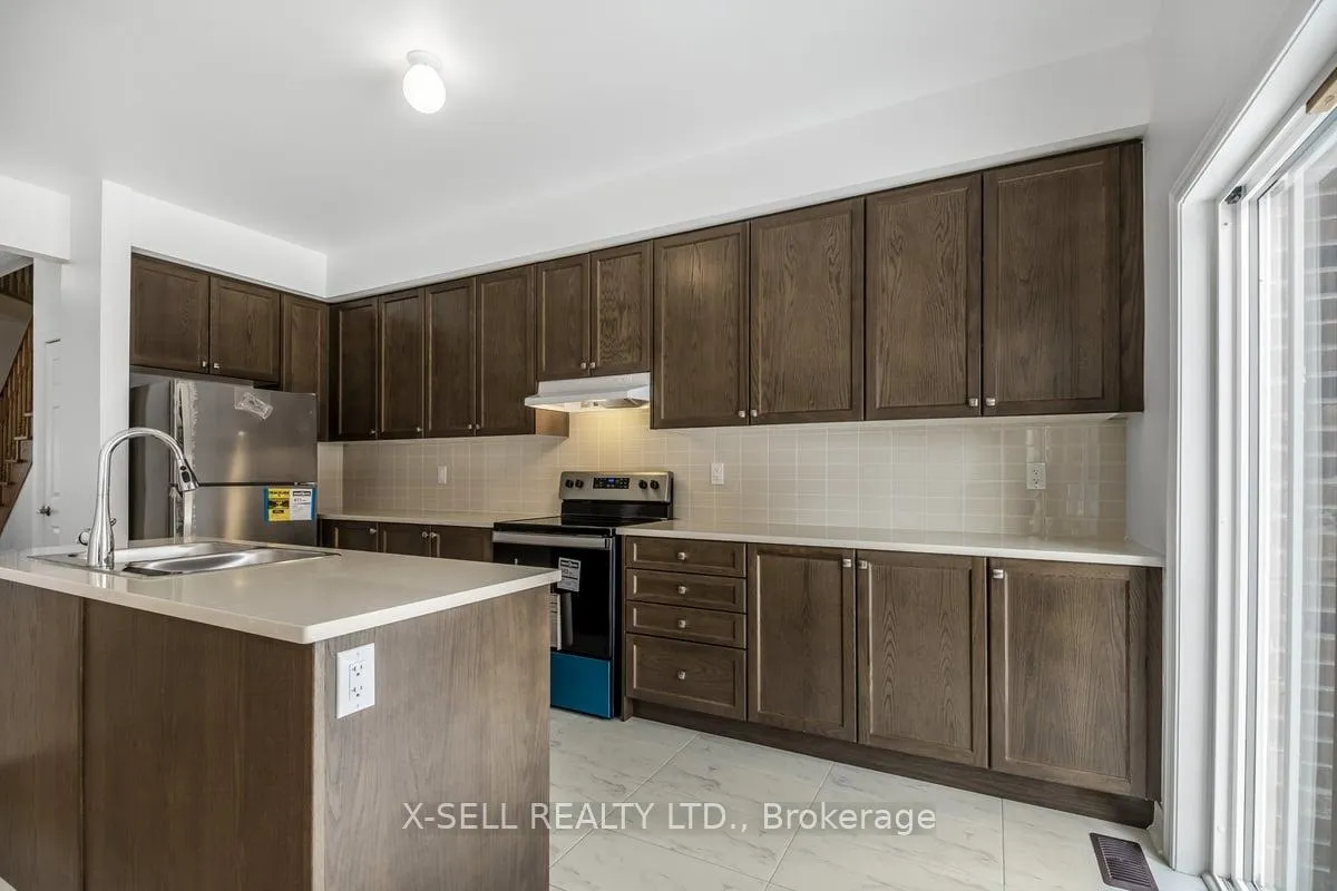 Photo 12 of 1196 Jim Brewster Circle, Oshawa, Eastdale — HOMEH
