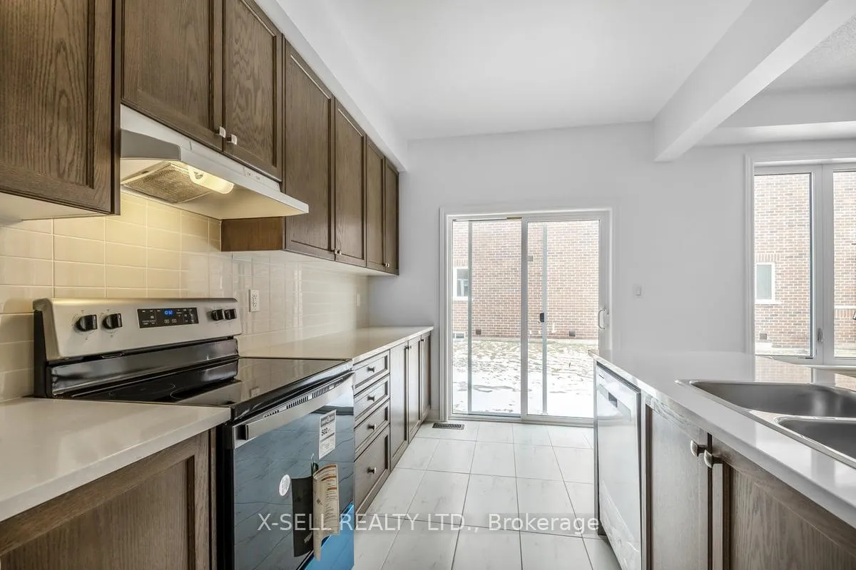 Photo 14 of 1196 Jim Brewster Circle, Oshawa, Eastdale — HOMEH