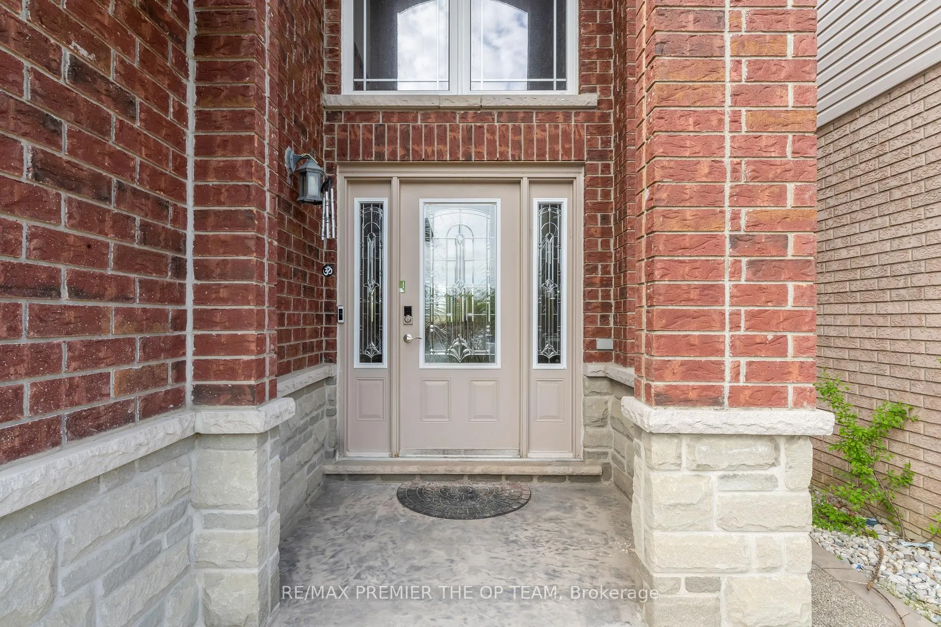 Photo 3 of 147 Pelech Crescent N, Hamilton, Hannon — HOMEH