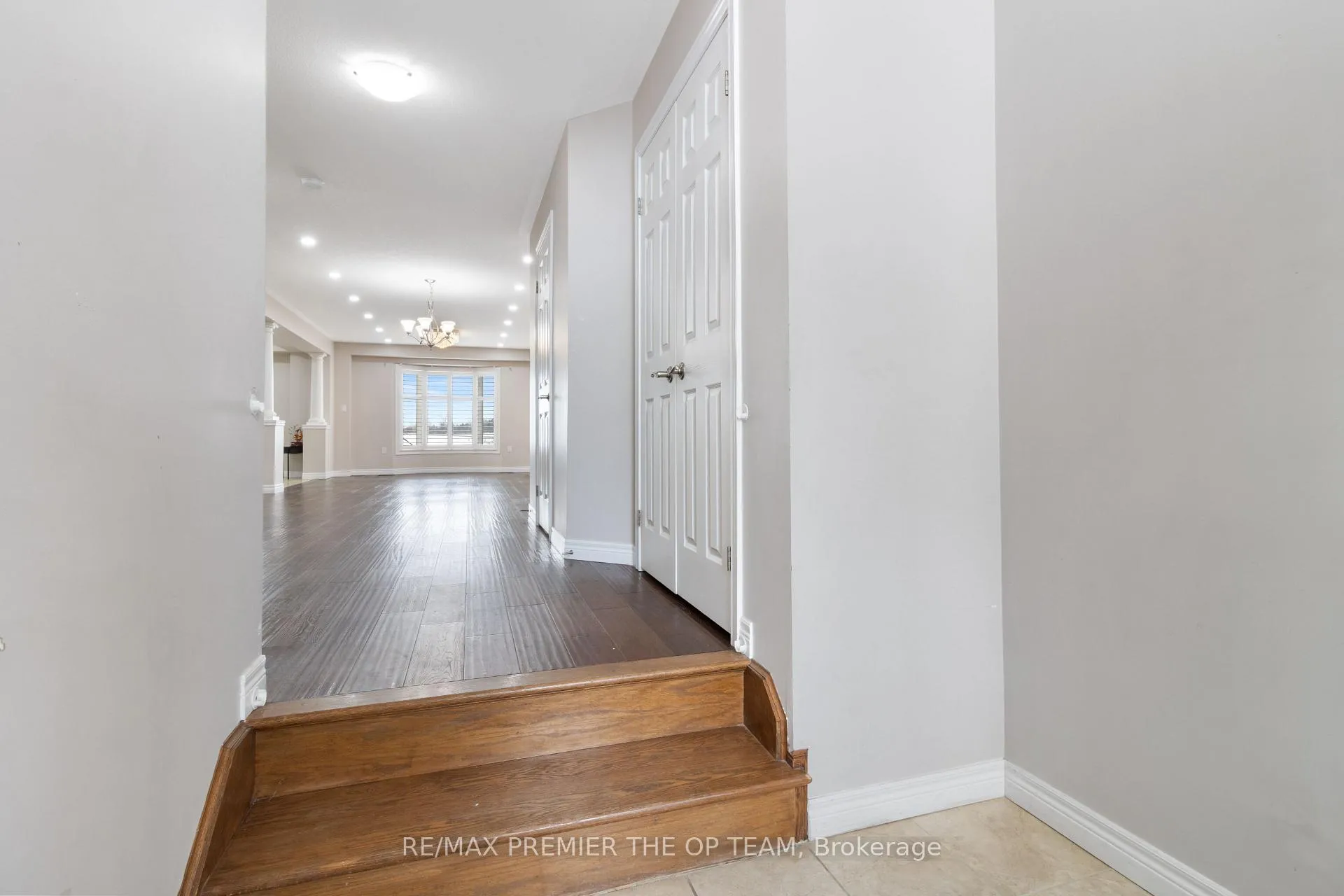 Photo 6 of 147 Pelech Crescent N, Hamilton, Hannon — HOMEH