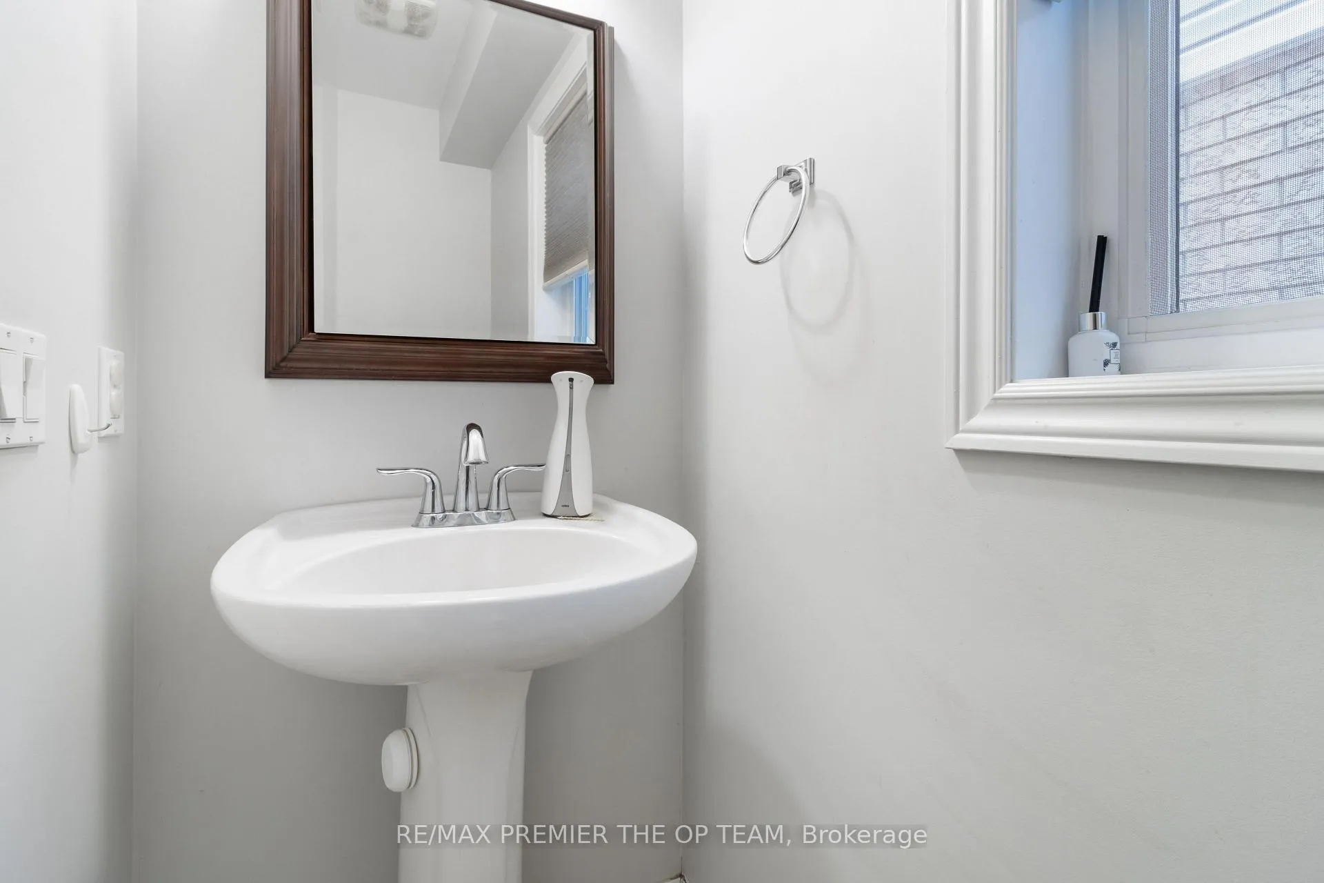 Photo 7 of 147 Pelech Crescent N, Hamilton, Hannon — HOMEH