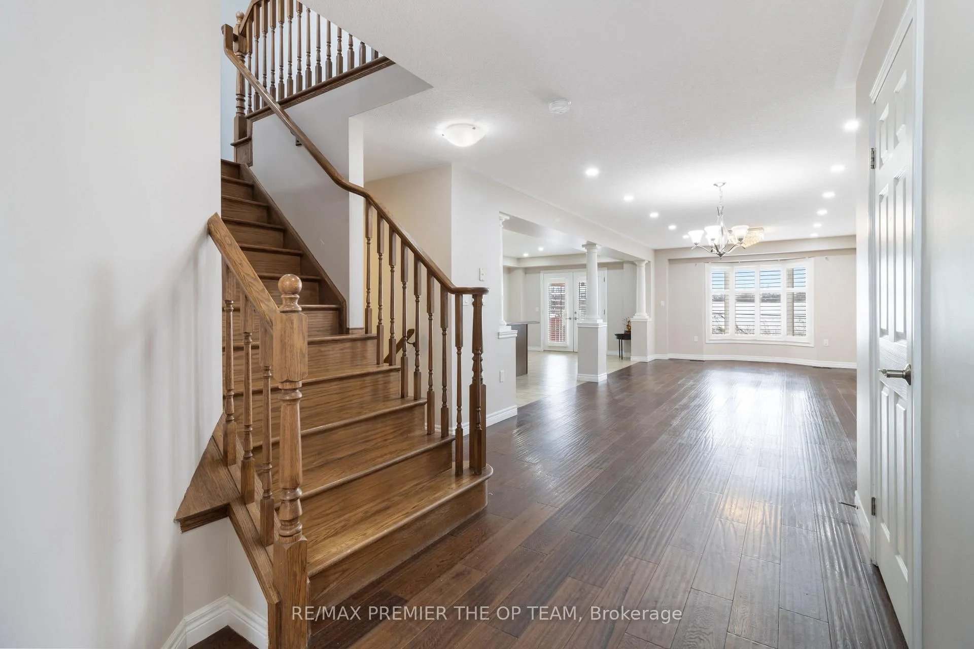 Photo 8 of 147 Pelech Crescent N, Hamilton, Hannon — HOMEH