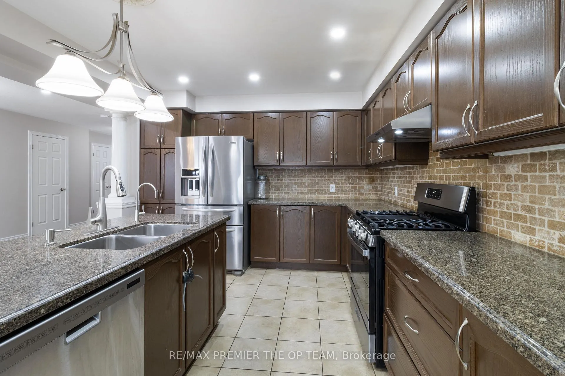 Photo 14 of 147 Pelech Crescent N, Hamilton, Hannon — HOMEH