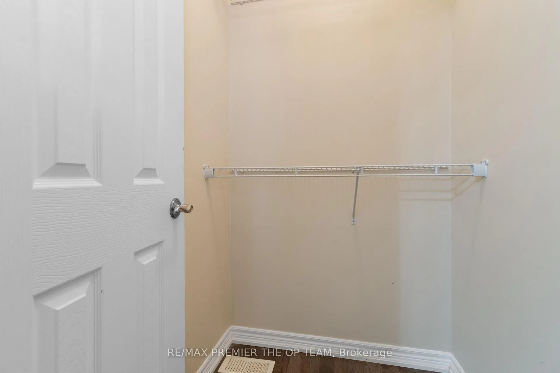 Photo 33 of 147 Pelech Crescent N, Hamilton, Hannon — HOMEH