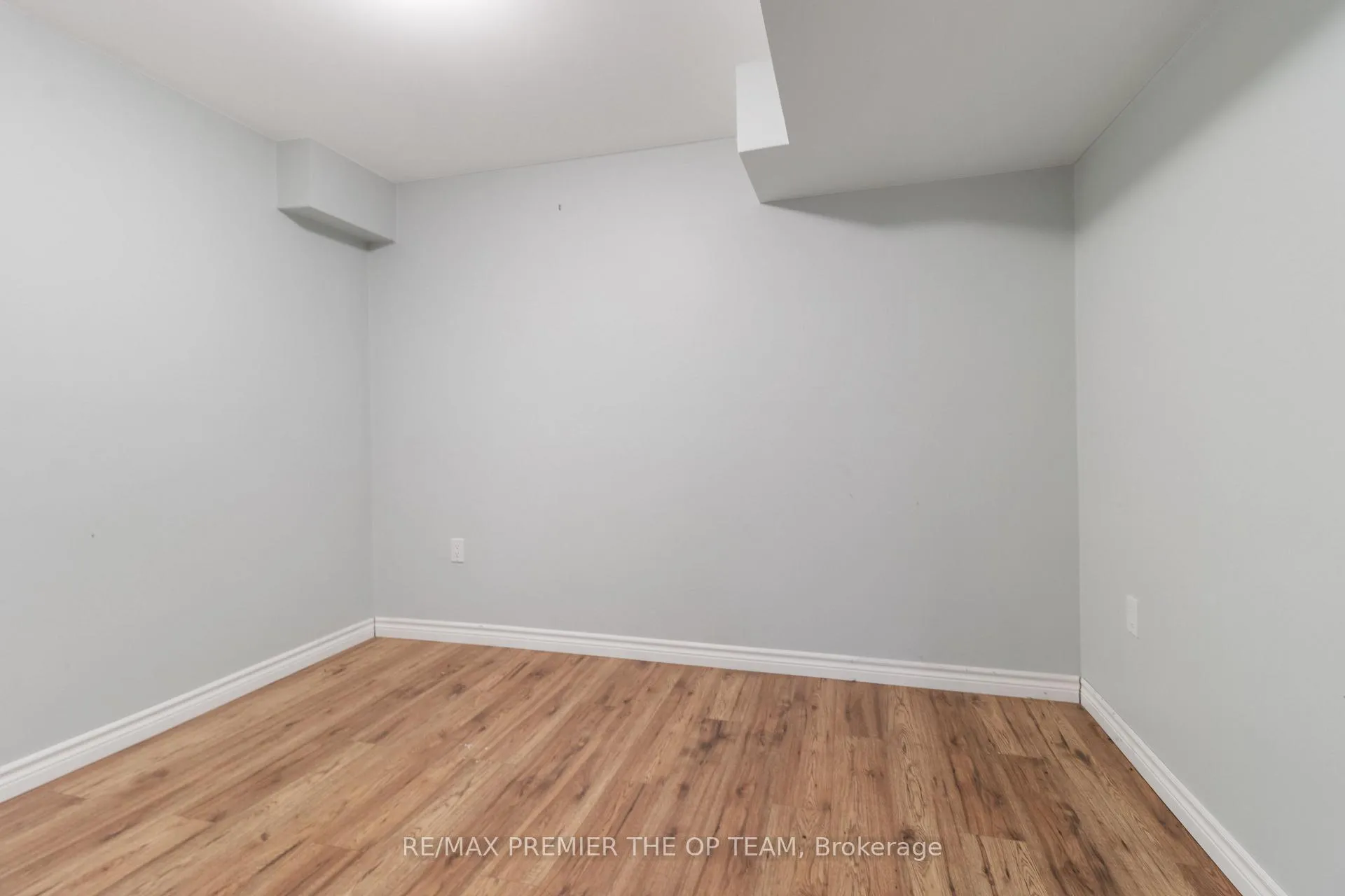 Photo 45 of 147 Pelech Crescent N, Hamilton, Hannon — HOMEH