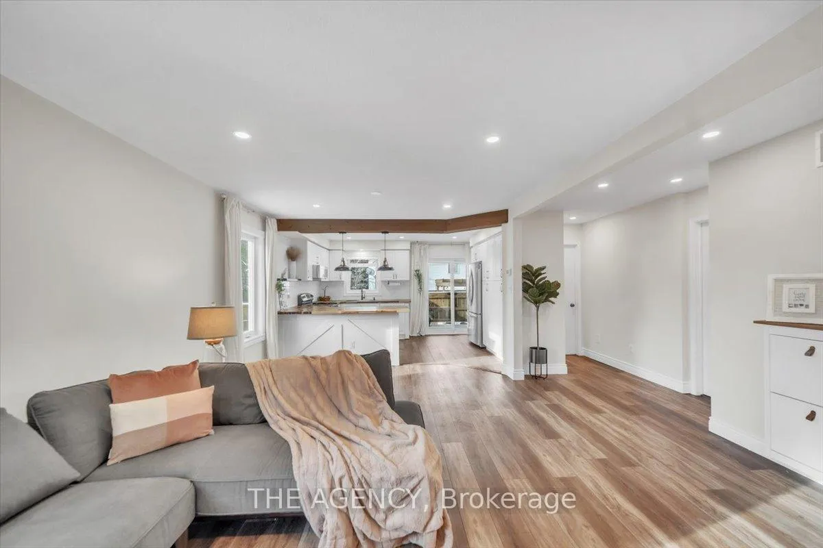Photo 6 of 1806 Edenwood Drive, Oshawa, Samac — HOMEH