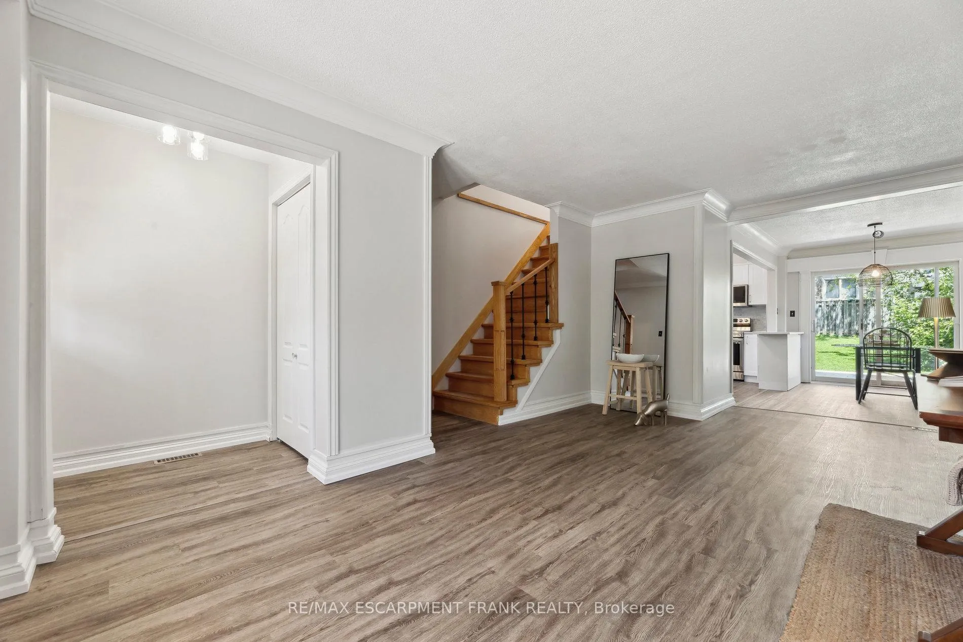 Photo 7 of 647 Balsam Crescent, Oshawa, Lakeview — HOMEH