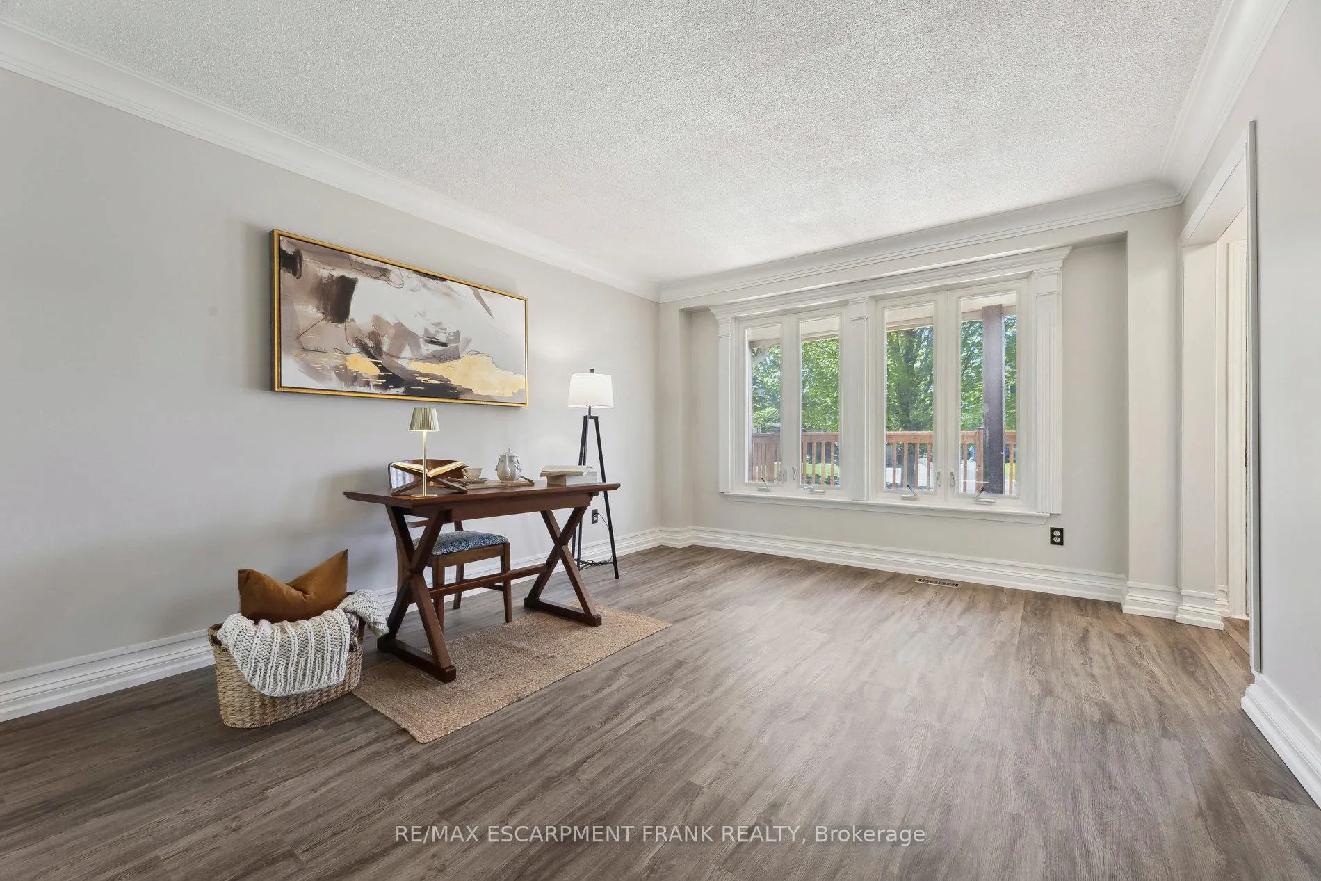 Photo 8 of 647 Balsam Crescent, Oshawa, Lakeview — HOMEH