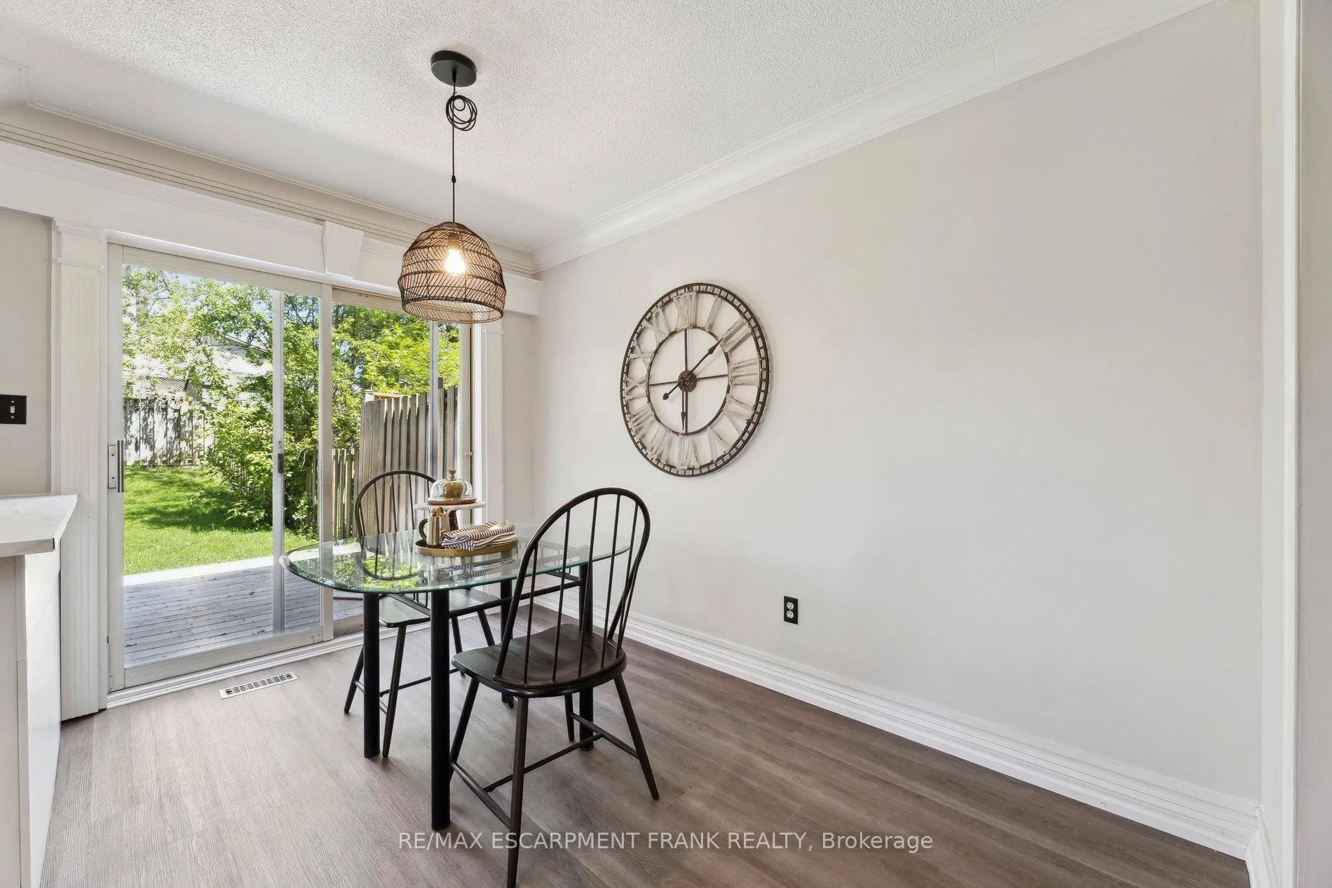 Photo 10 of 647 Balsam Crescent, Oshawa, Lakeview — HOMEH
