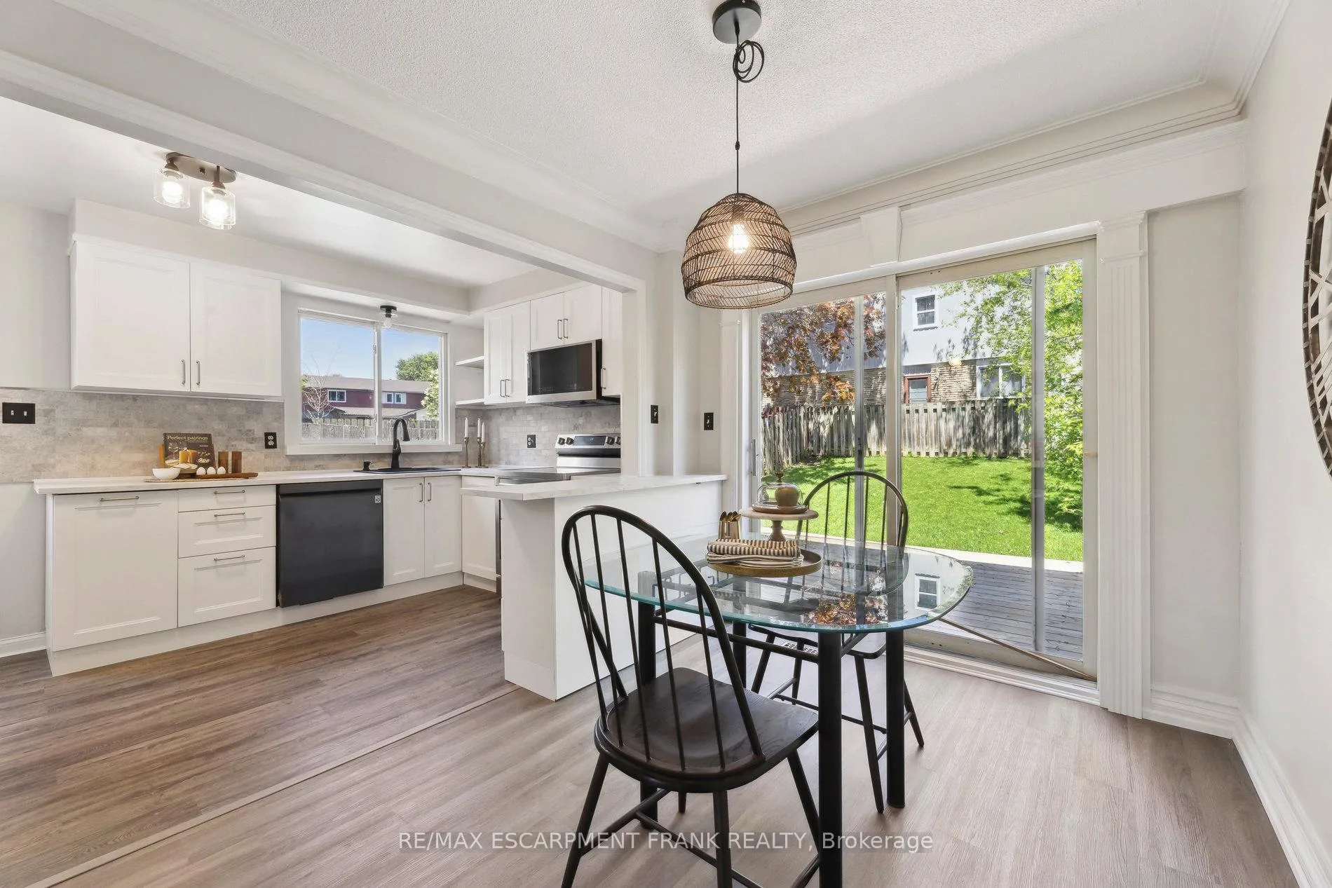 Photo 11 of 647 Balsam Crescent, Oshawa, Lakeview — HOMEH