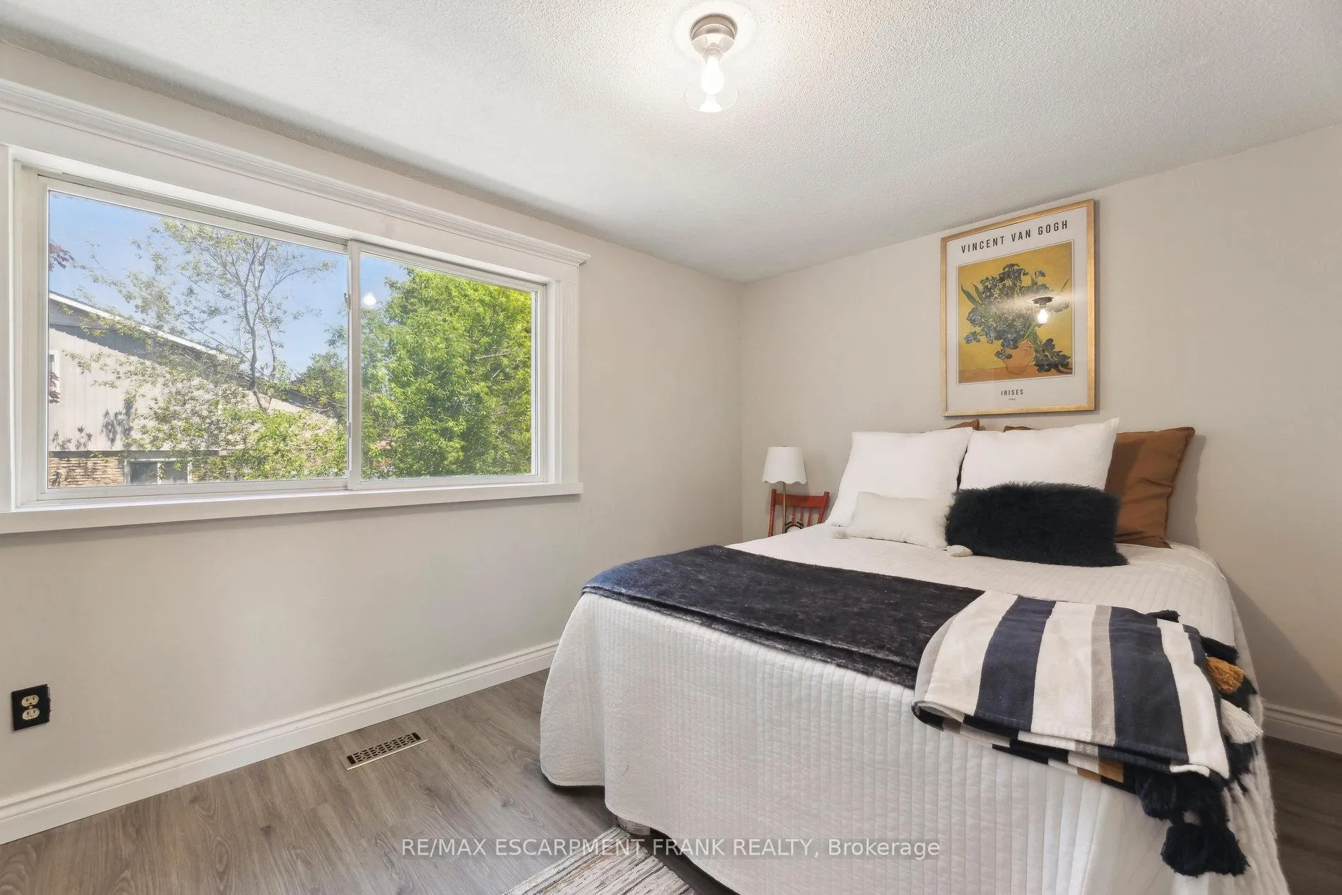 Photo 18 of 647 Balsam Crescent, Oshawa, Lakeview — HOMEH