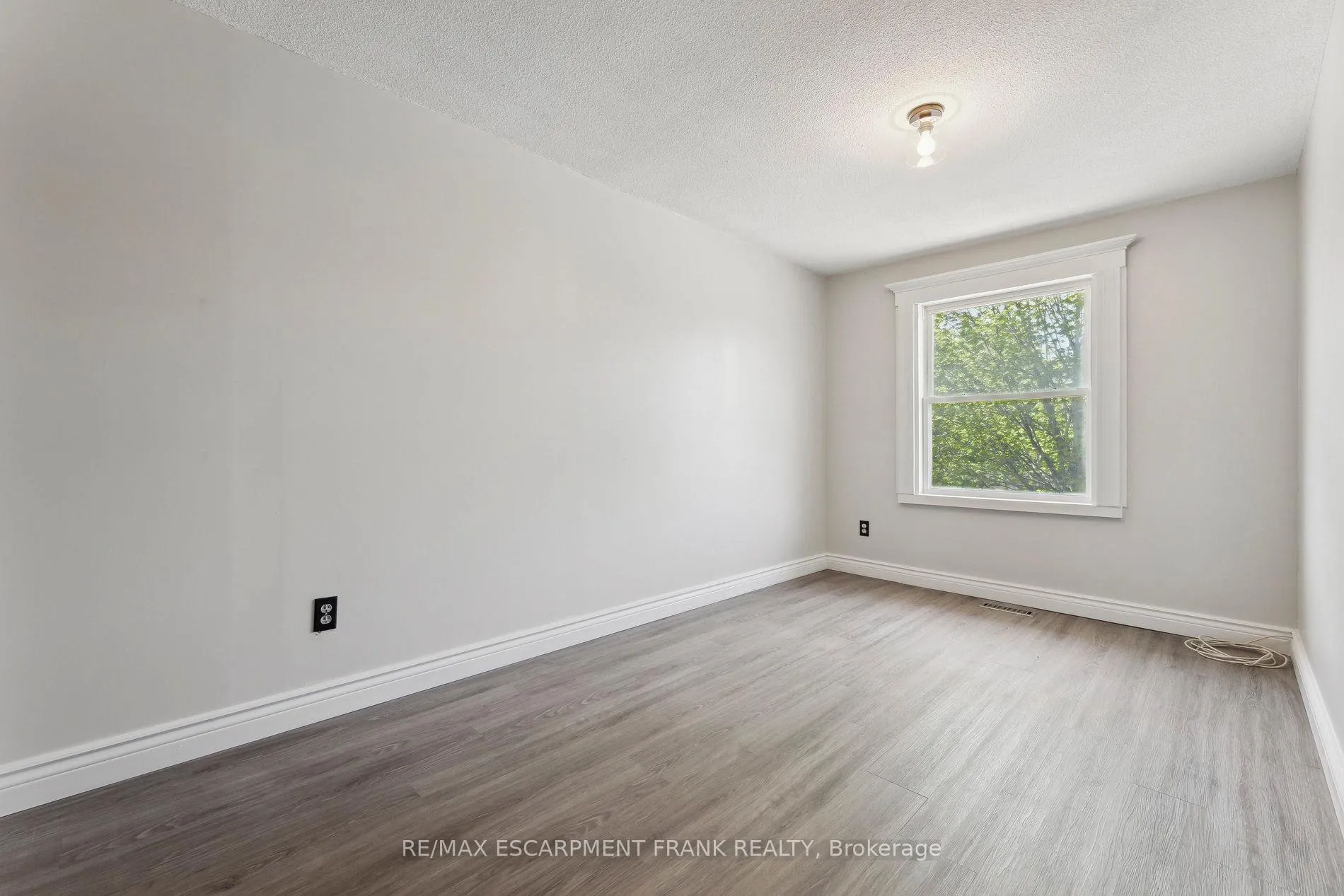 Photo 20 of 647 Balsam Crescent, Oshawa, Lakeview — HOMEH