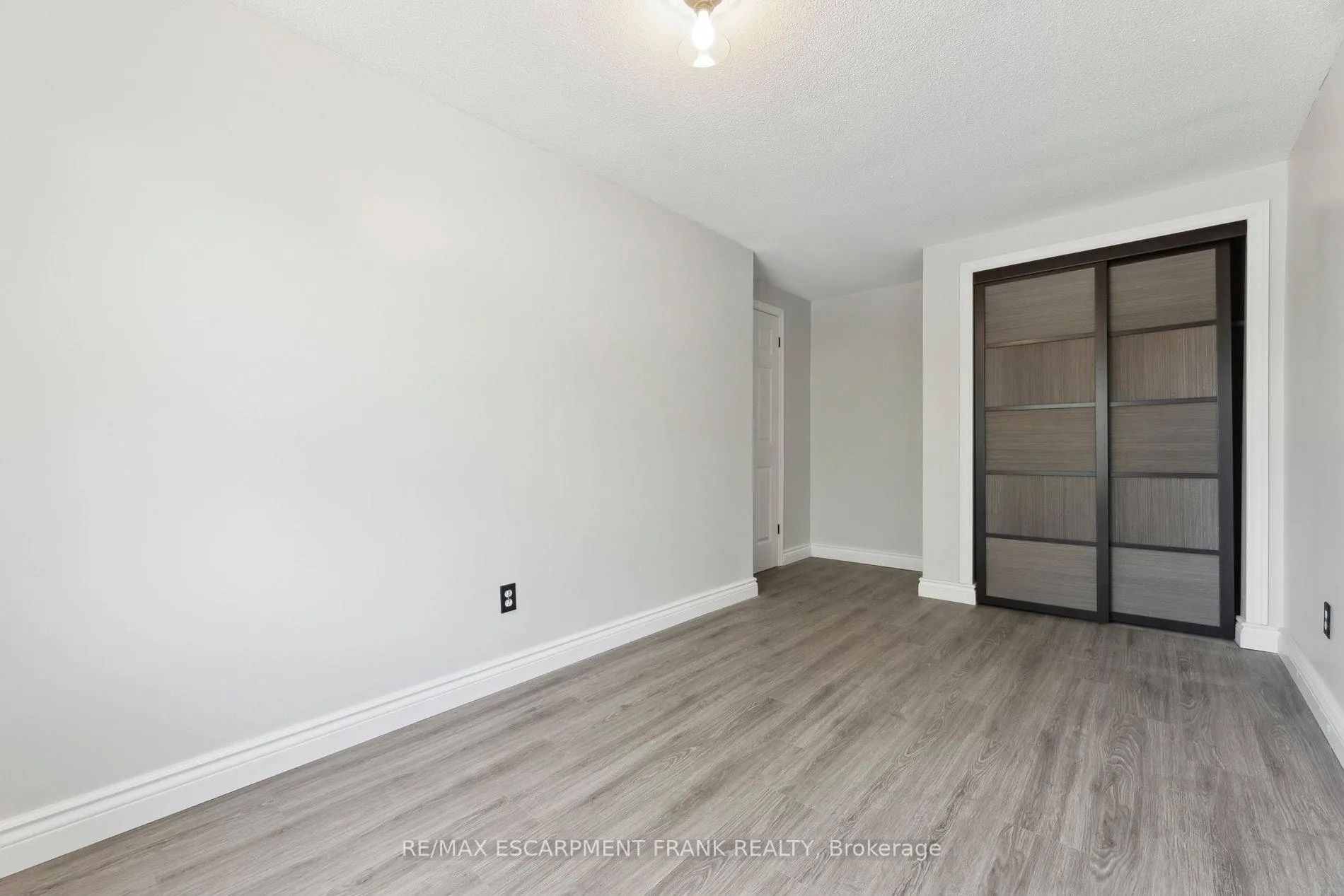 Photo 21 of 647 Balsam Crescent, Oshawa, Lakeview — HOMEH