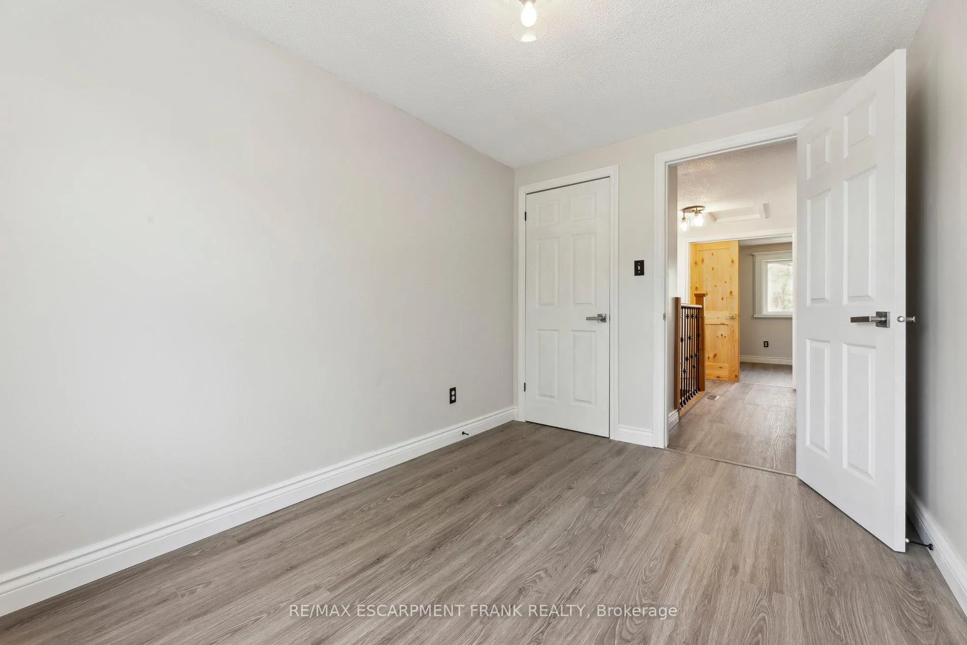 Photo 23 of 647 Balsam Crescent, Oshawa, Lakeview — HOMEH