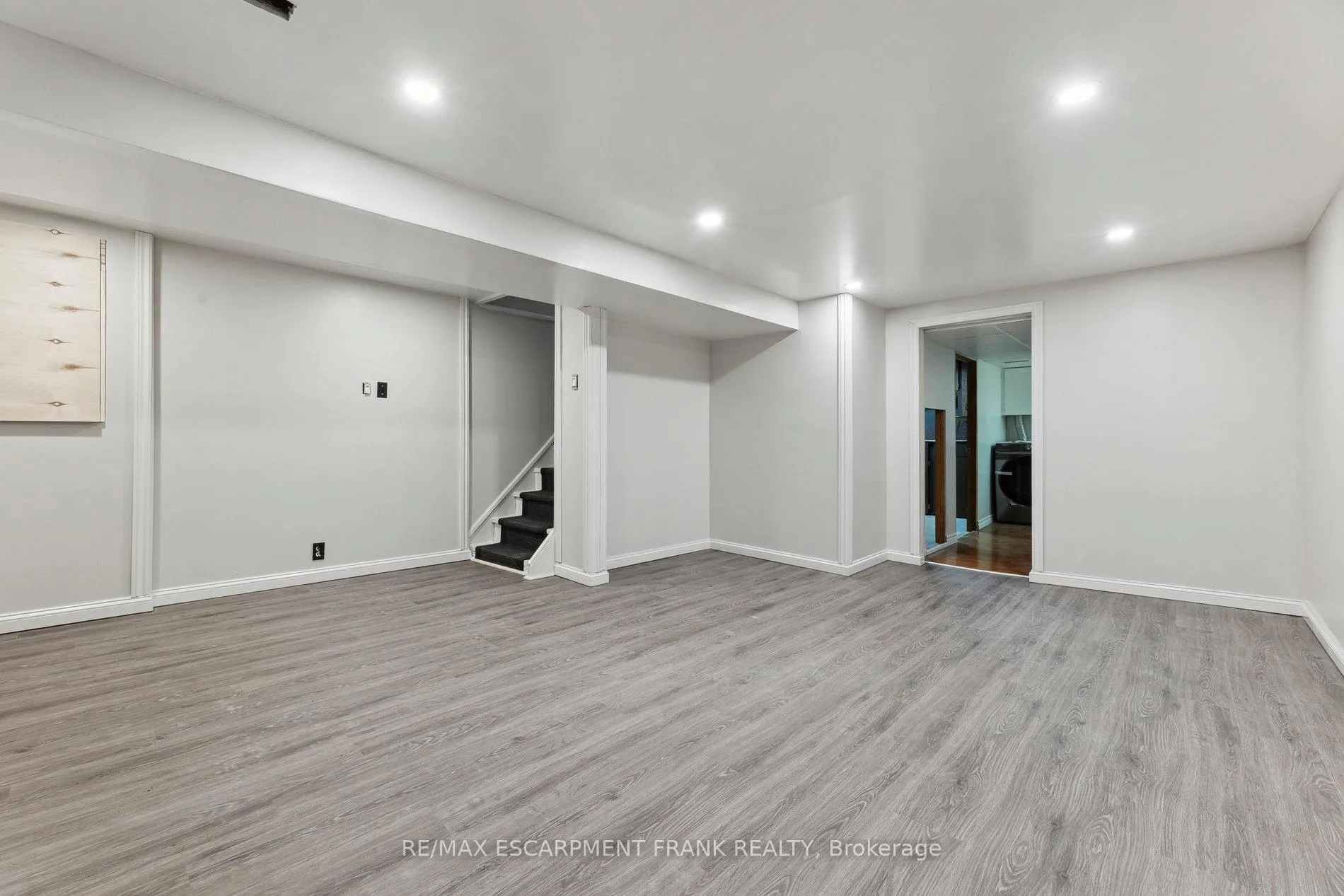 Photo 25 of 647 Balsam Crescent, Oshawa, Lakeview — HOMEH