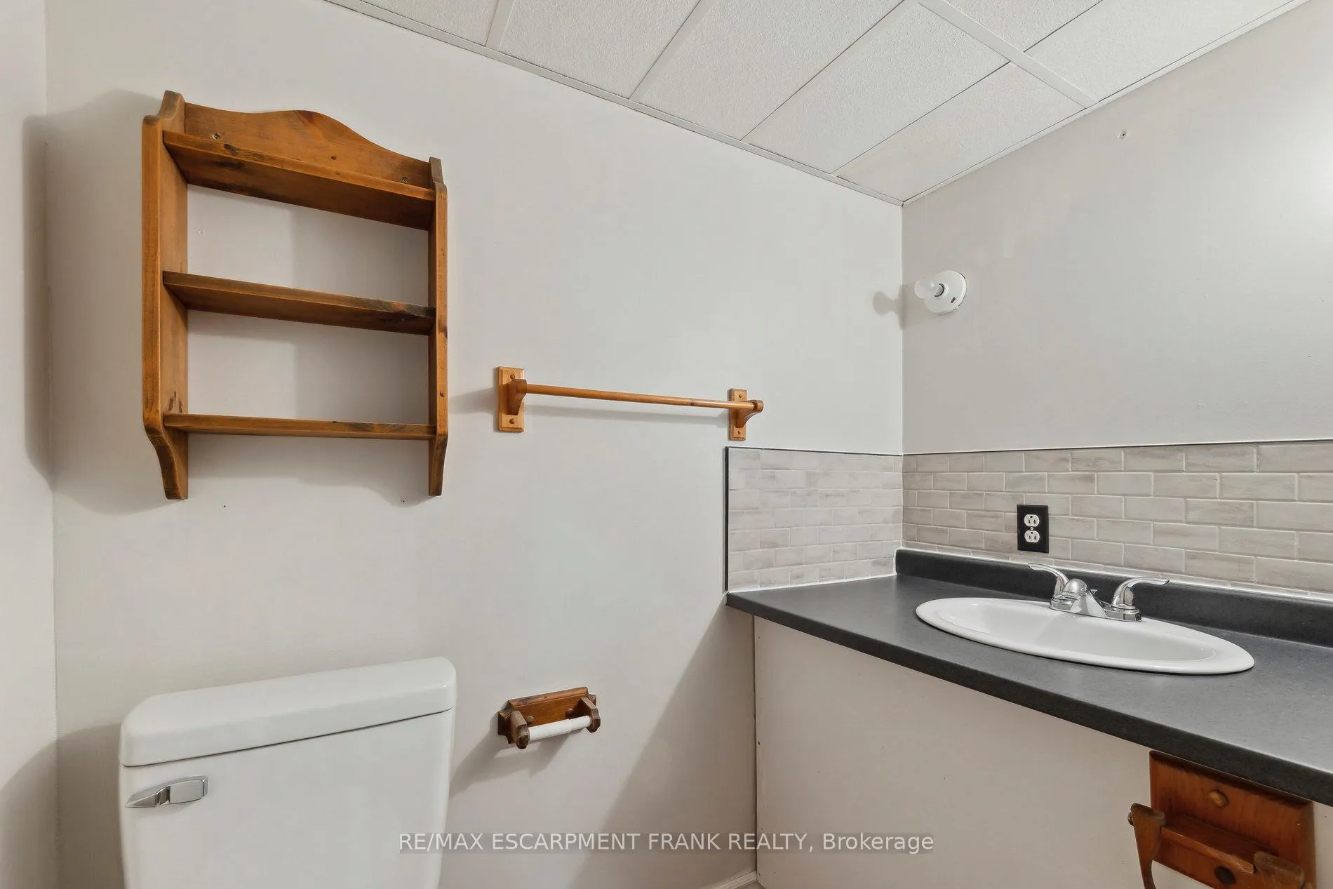 Photo 27 of 647 Balsam Crescent, Oshawa, Lakeview — HOMEH