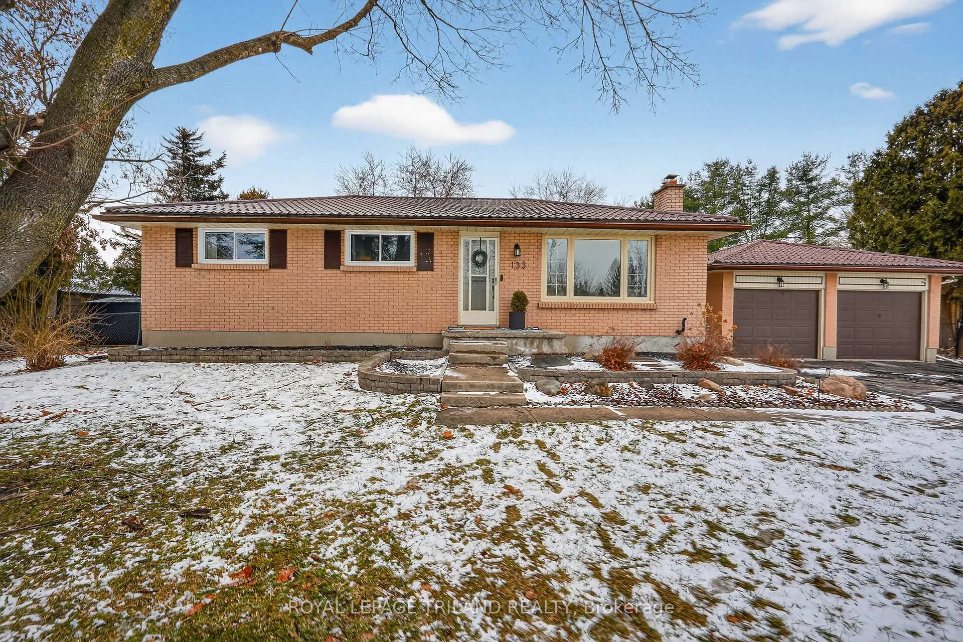 Photo 2 of 133 Delaware Street, Middlesex Centre, Komoka — HOMEH