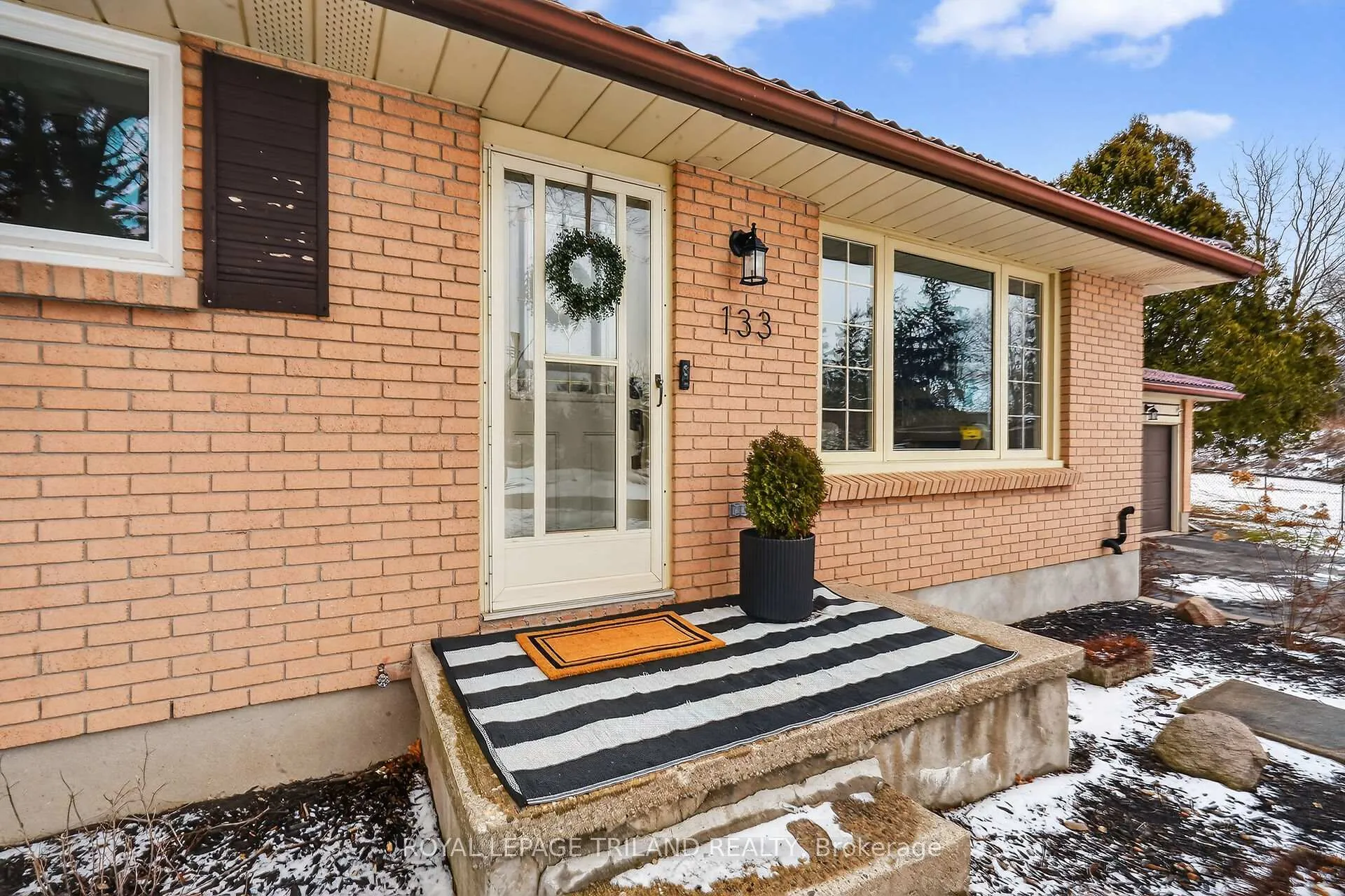 Photo 3 of 133 Delaware Street, Middlesex Centre, Komoka — HOMEH