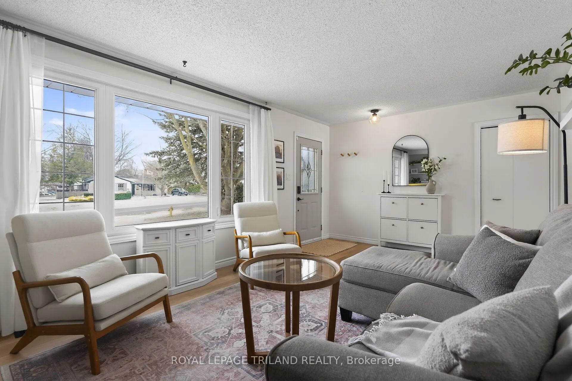 Photo 5 of 133 Delaware Street, Middlesex Centre, Komoka — HOMEH