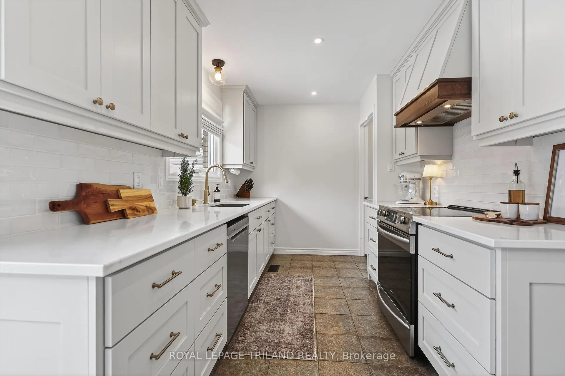 Photo 9 of 133 Delaware Street, Middlesex Centre, Komoka — HOMEH