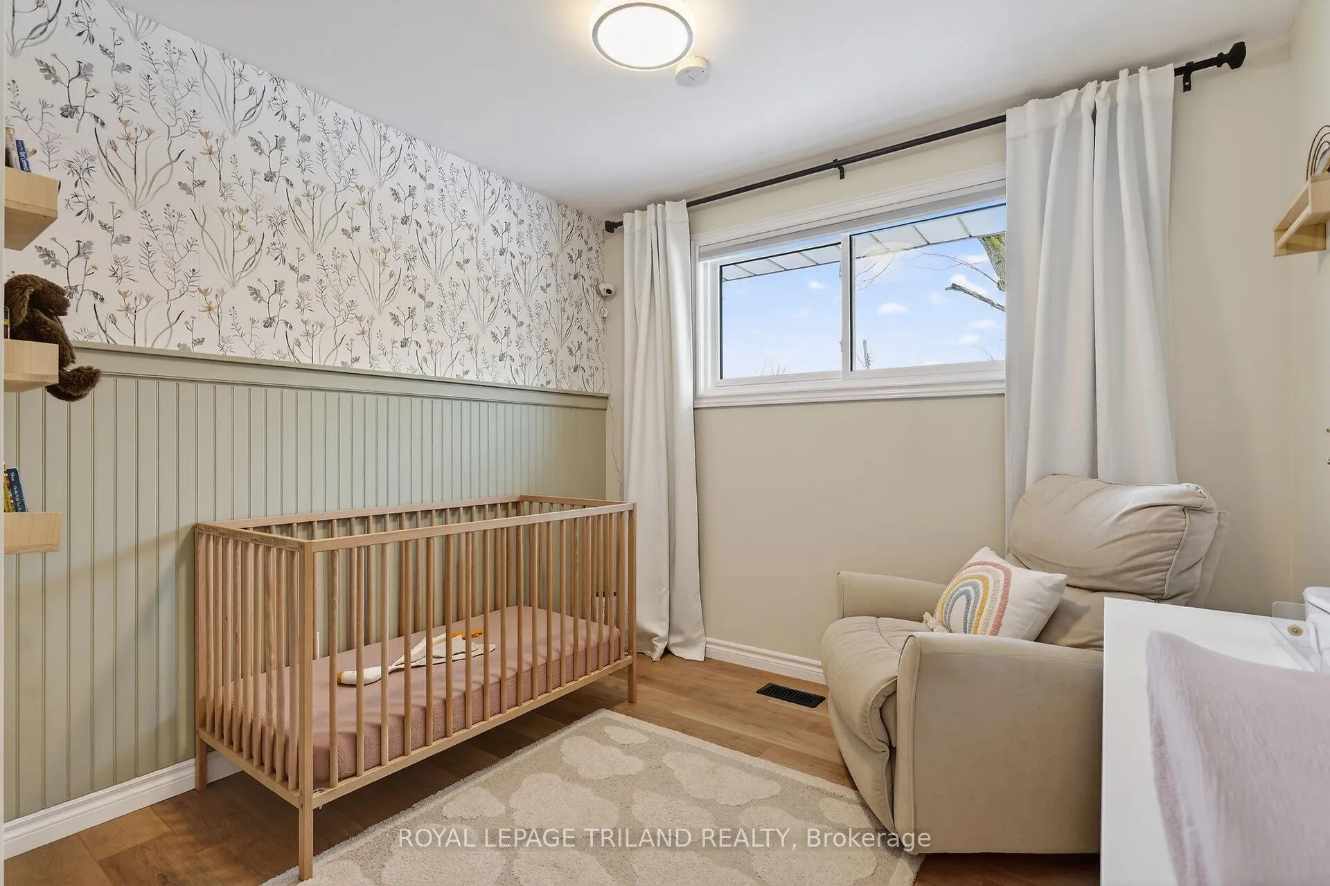 Photo 20 of 133 Delaware Street, Middlesex Centre, Komoka — HOMEH
