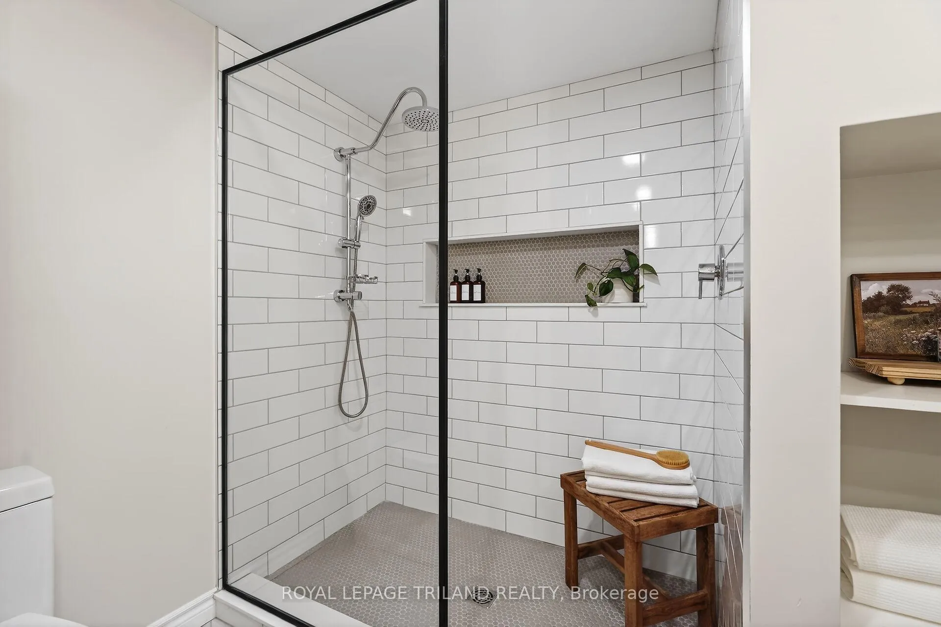 Photo 33 of 133 Delaware Street, Middlesex Centre, Komoka — HOMEH