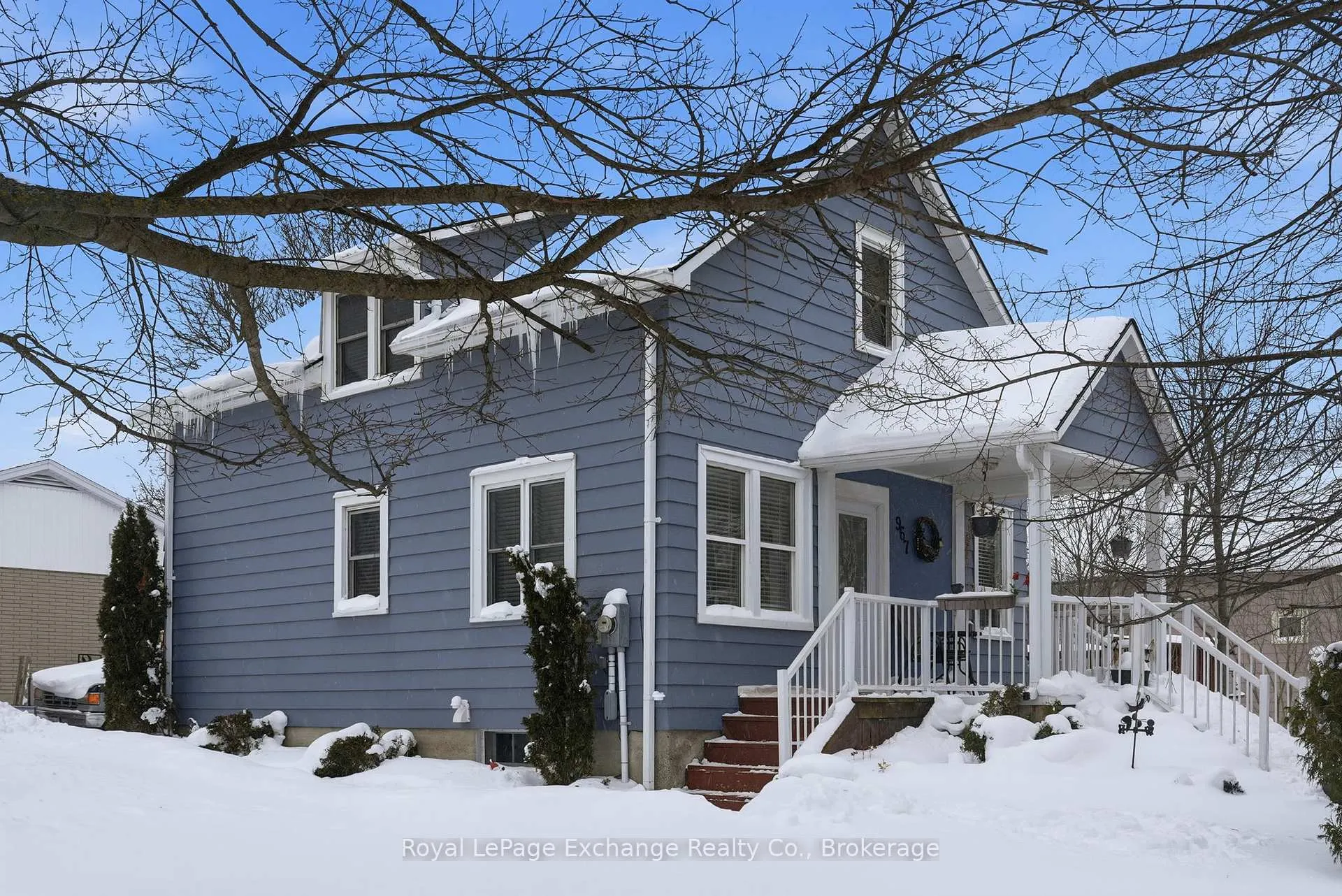 Front of 967 Huron Terrace
