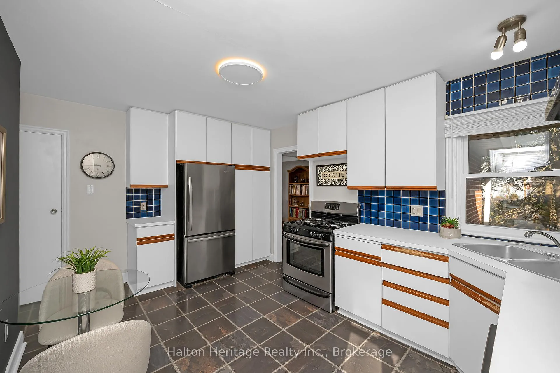 Photo 14 of 1386 Centre Road, Hamilton, Carlisle — HOMEH
