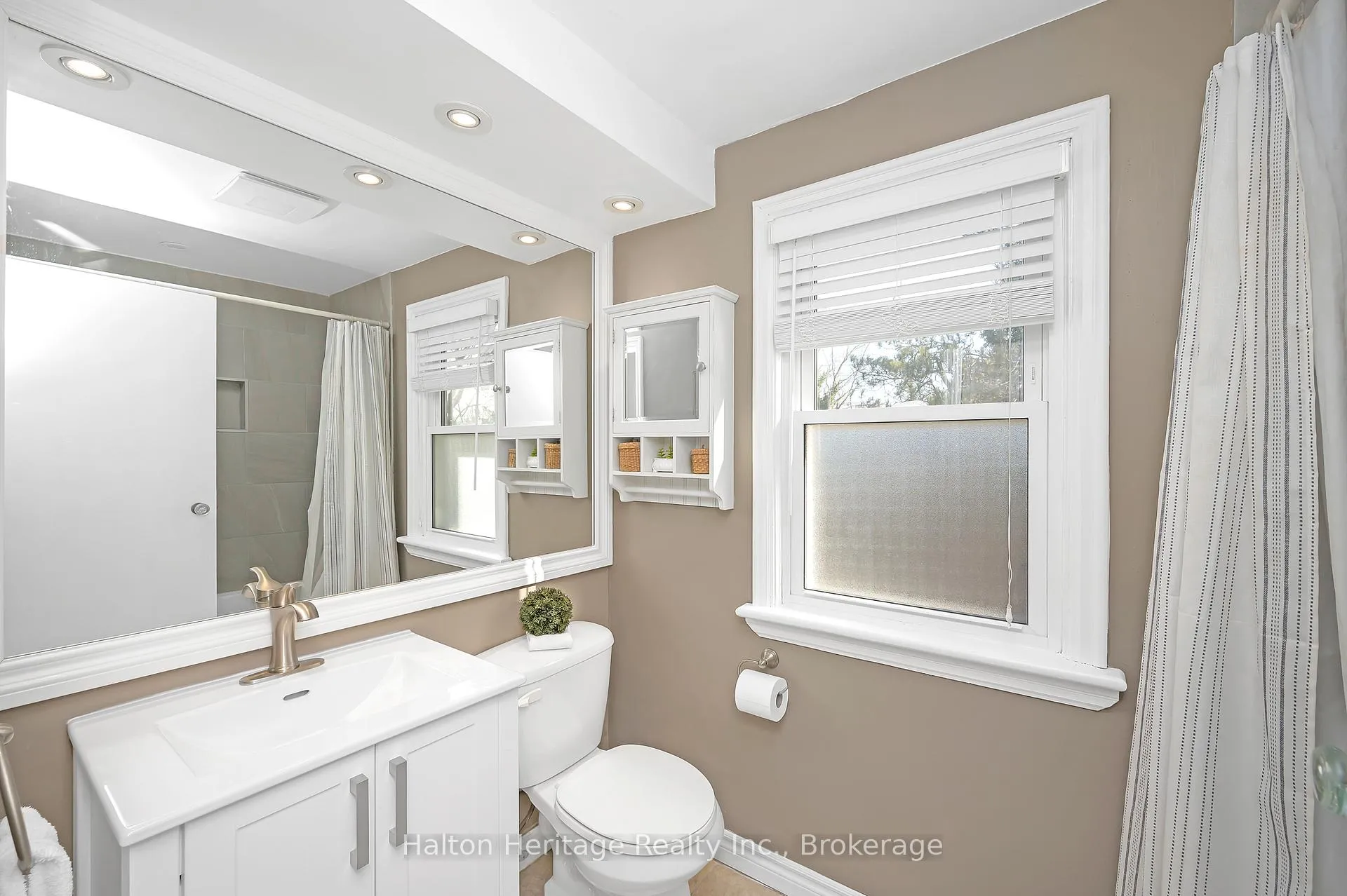 Photo 19 of 1386 Centre Road, Hamilton, Carlisle — HOMEH