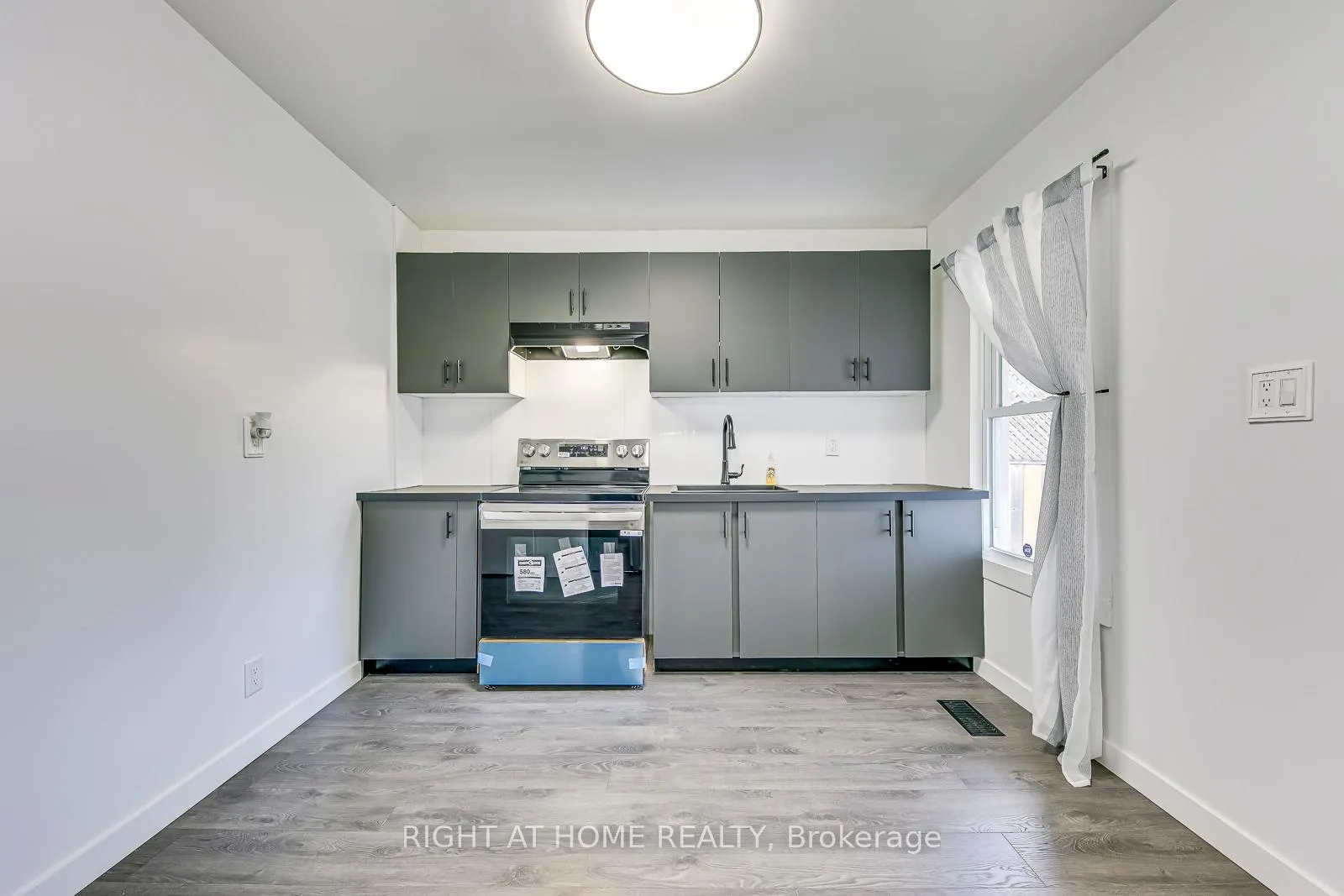 Photo 13 of 77 Hope Avenue, Hamilton, Homeside — HOMEH