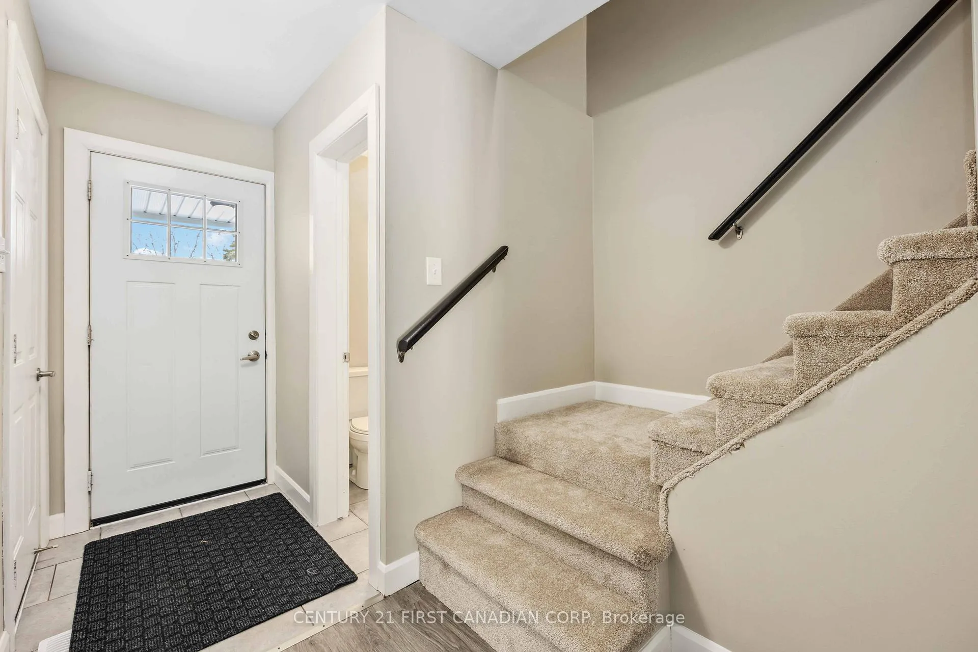 Photo 2 of 313 somerset Crescent, Sarnia — HOMEH