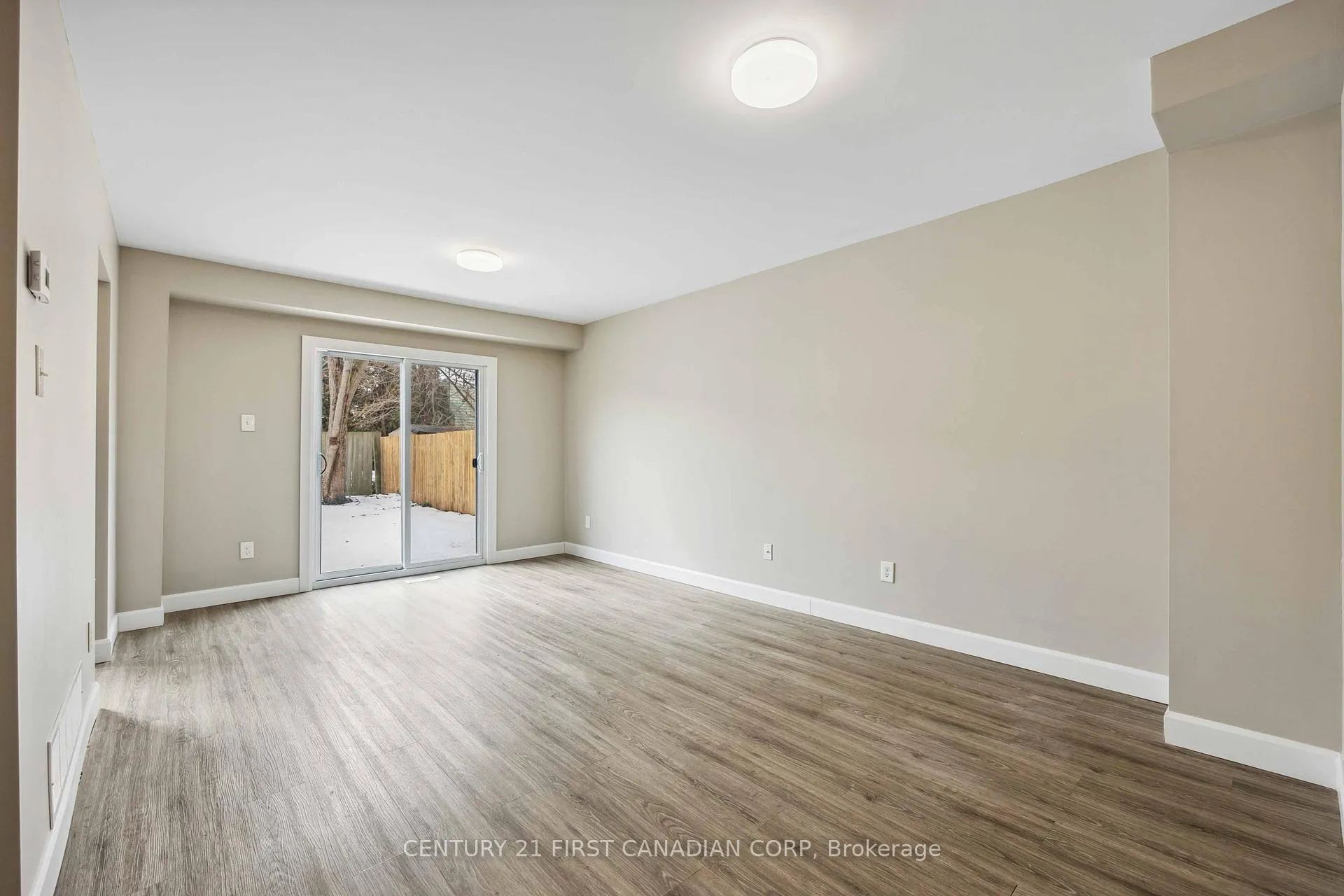 Photo 3 of 313 somerset Crescent, Sarnia — HOMEH