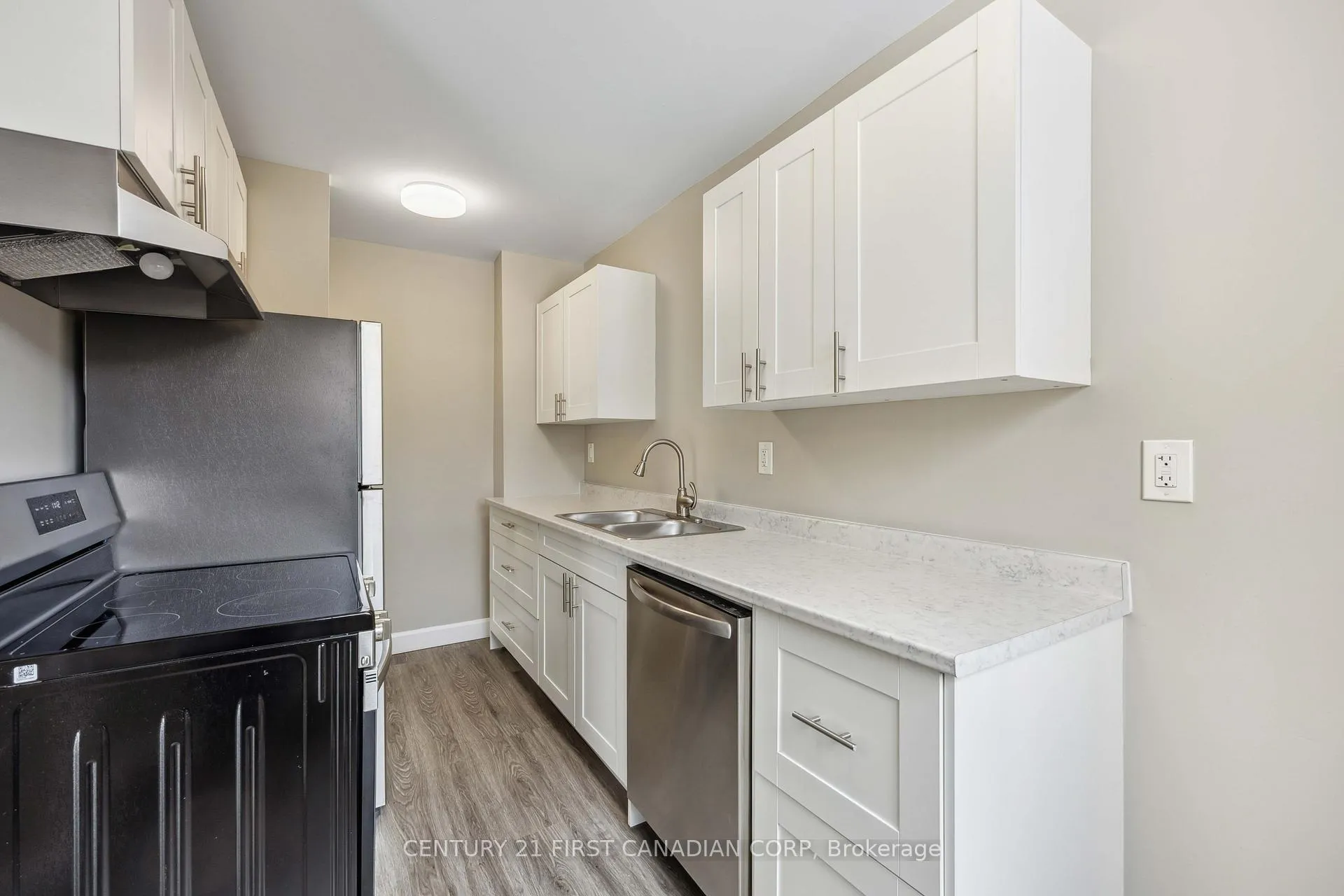 Photo 7 of 313 somerset Crescent, Sarnia — HOMEH