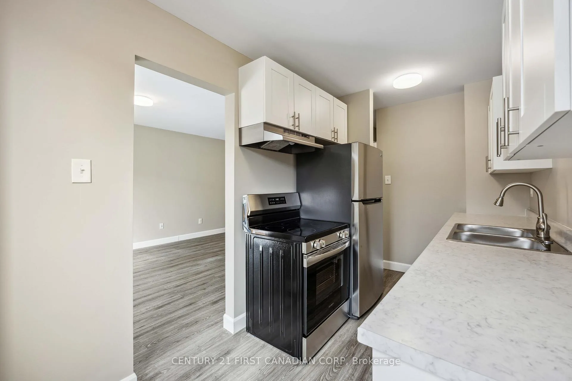 Photo 8 of 313 somerset Crescent, Sarnia — HOMEH