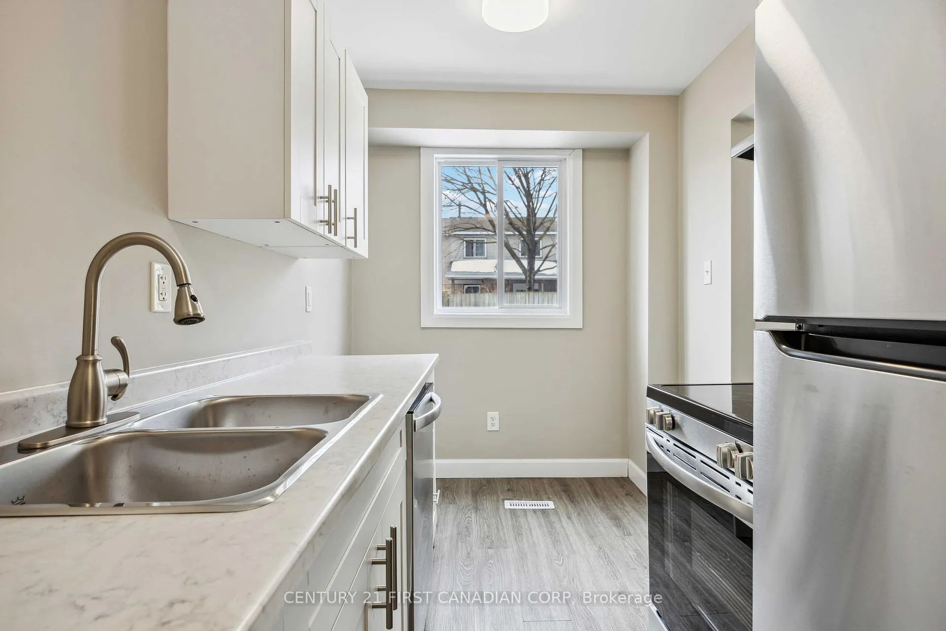 Photo 9 of 313 somerset Crescent, Sarnia — HOMEH