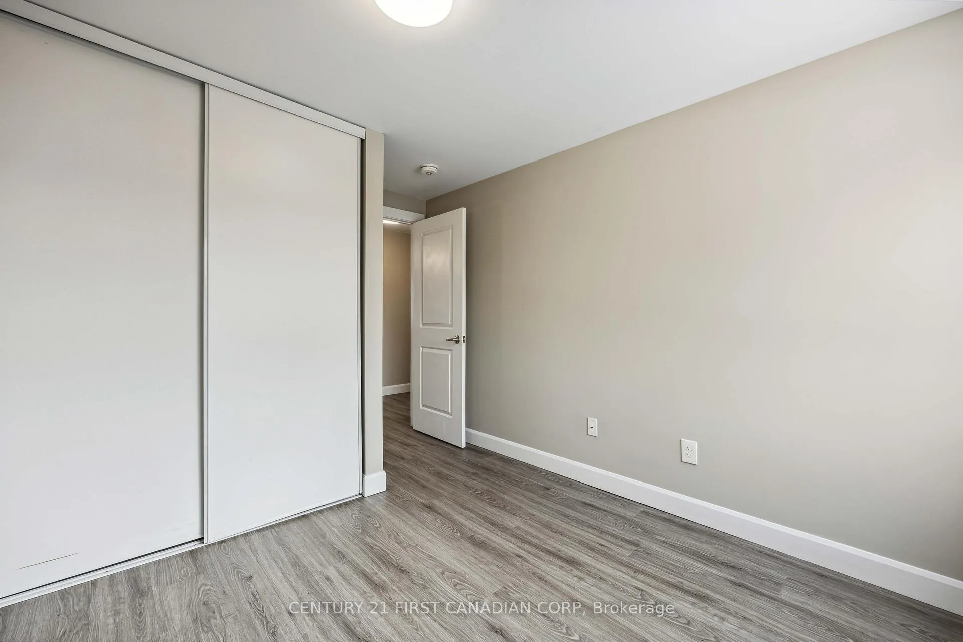 Photo 15 of 313 somerset Crescent, Sarnia — HOMEH