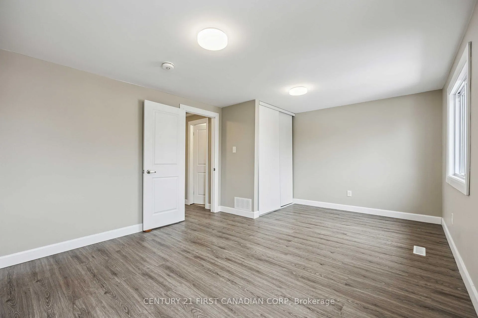 Photo 17 of 313 somerset Crescent, Sarnia — HOMEH