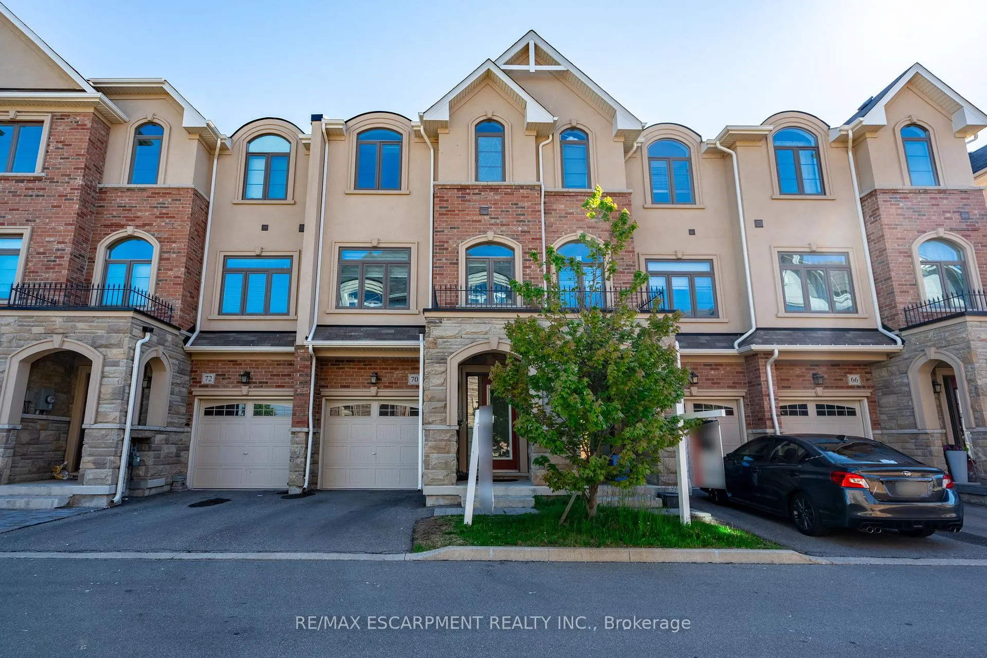 Photo 1 of 70 Borers Creek Circle, Hamilton, Waterdown — HOMEH
