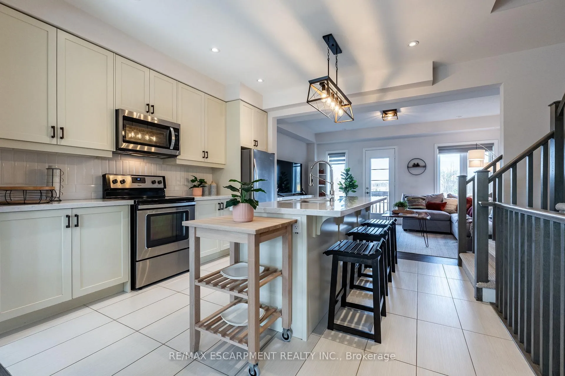 Photo 7 of 70 Borers Creek Circle, Hamilton, Waterdown — HOMEH