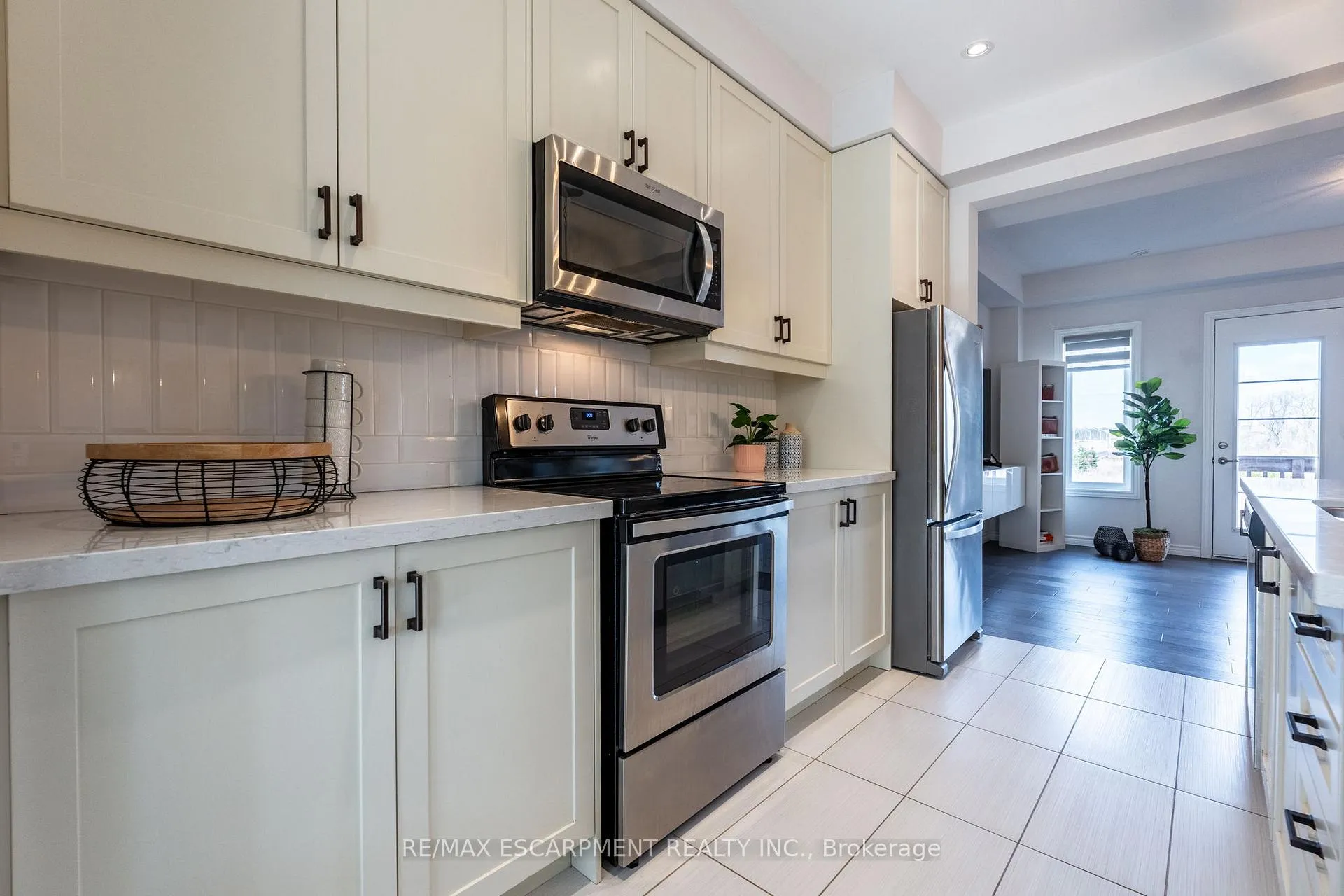 Photo 8 of 70 Borers Creek Circle, Hamilton, Waterdown — HOMEH