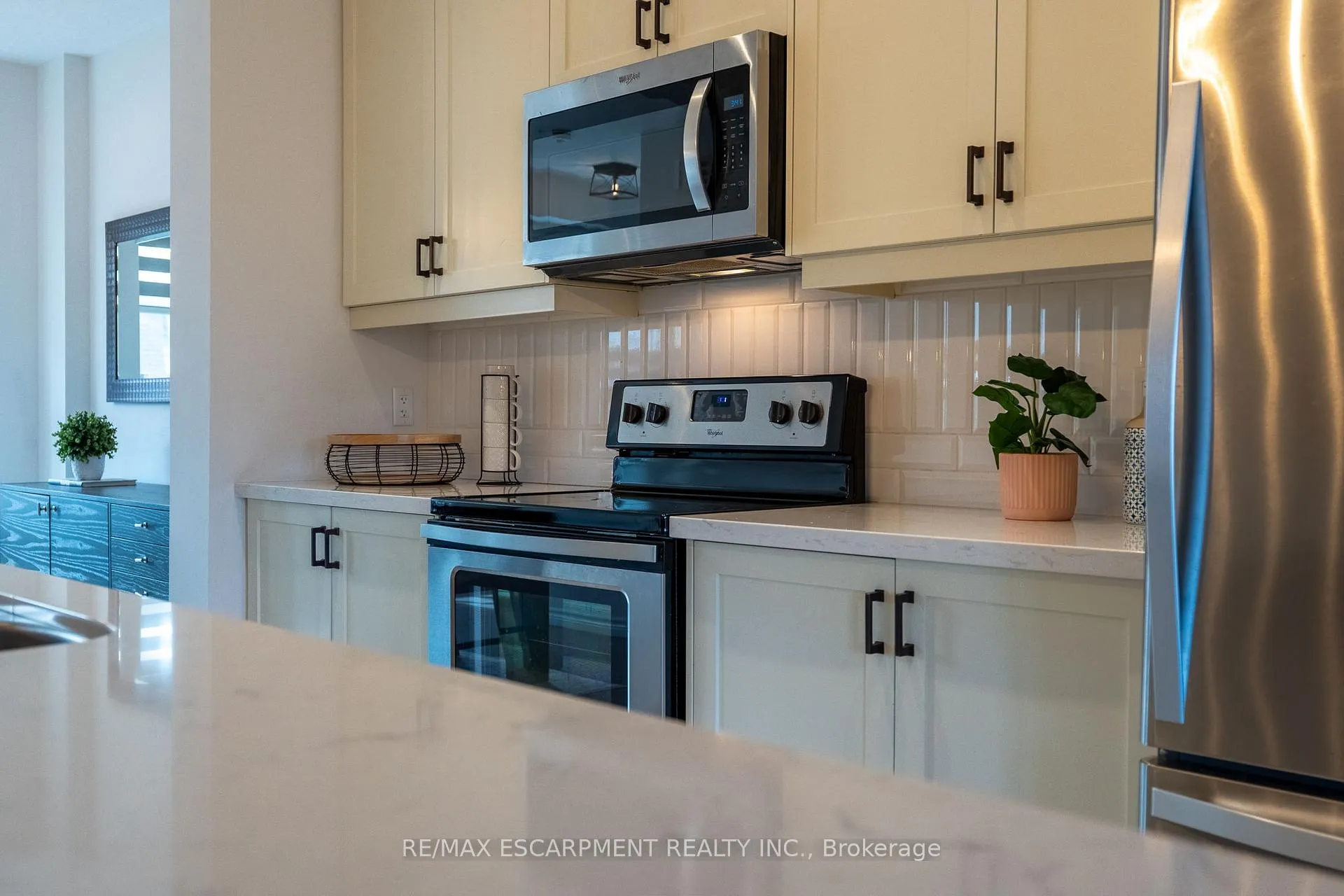 Photo 9 of 70 Borers Creek Circle, Hamilton, Waterdown — HOMEH