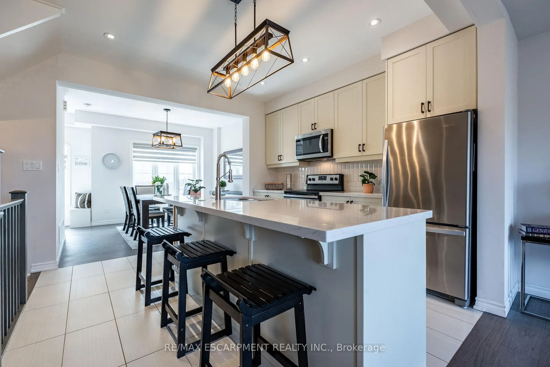 Photo 11 of 70 Borers Creek Circle, Hamilton, Waterdown — HOMEH