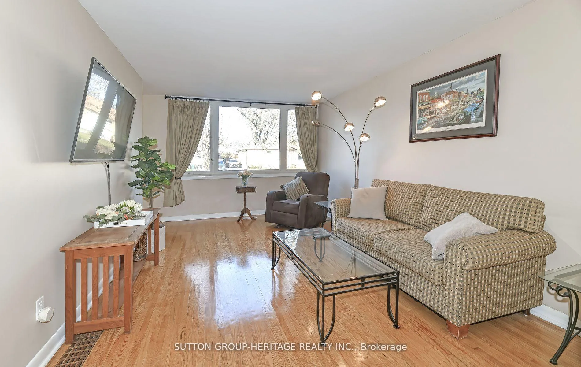 Photo 2 of 86 Burcher Road, Ajax, South East — HOMEH