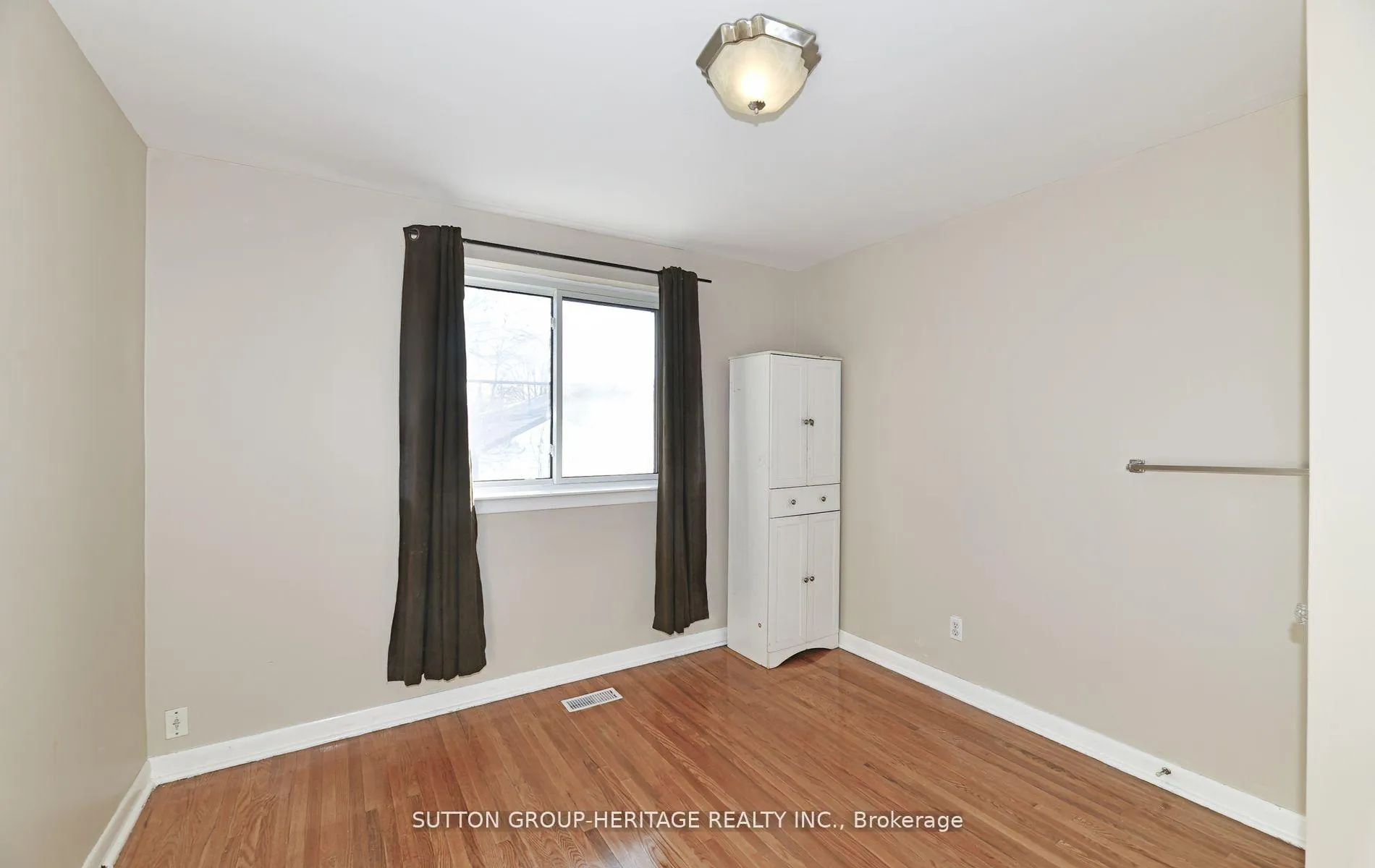 Photo 9 of 86 Burcher Road, Ajax, South East — HOMEH