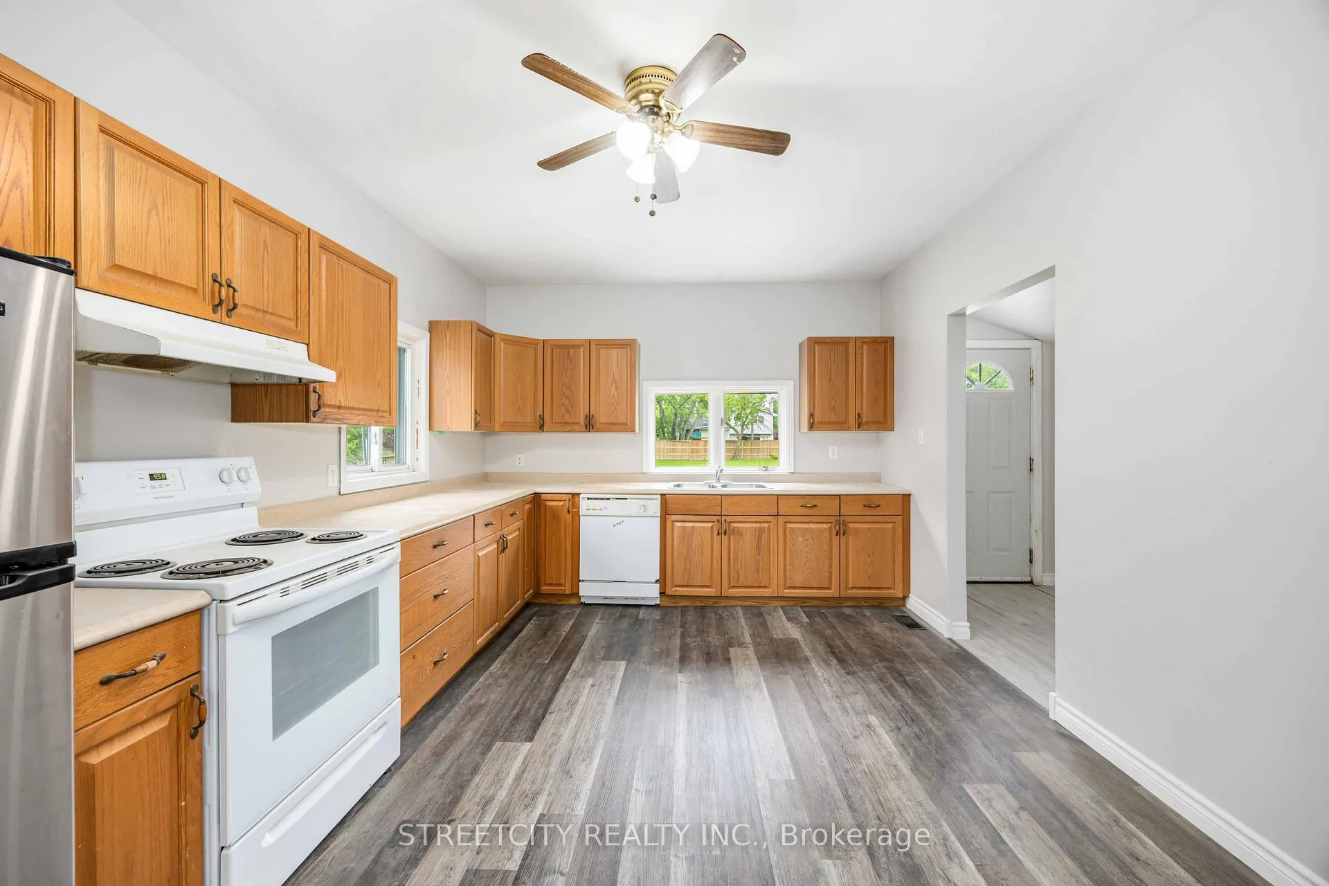 Photo 13 of 337 Eureka Street, Enniskillen, Petrolia — HOMEH